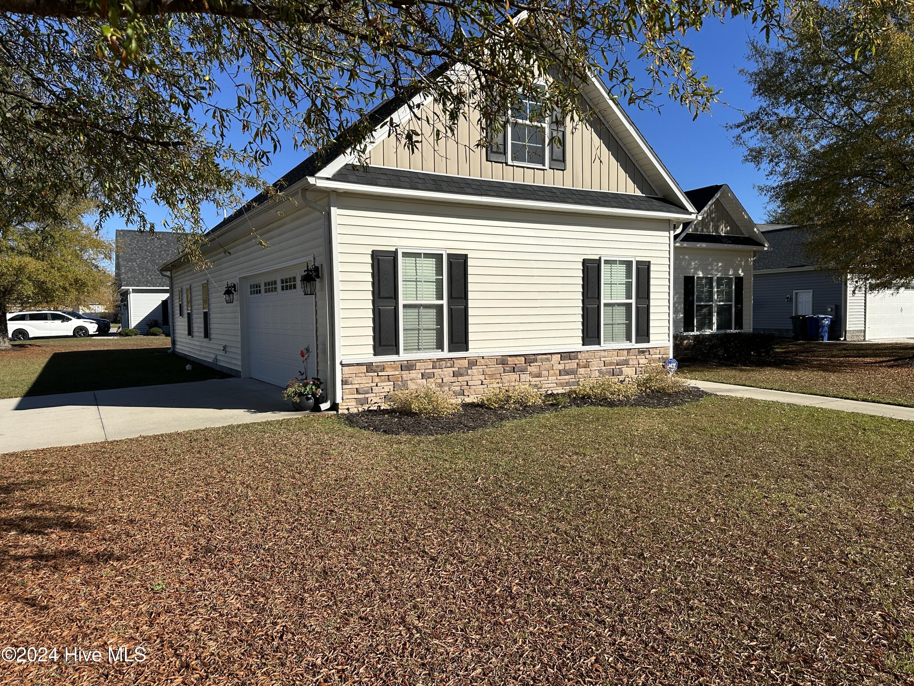 1301 Pine Drive Property Photo 2