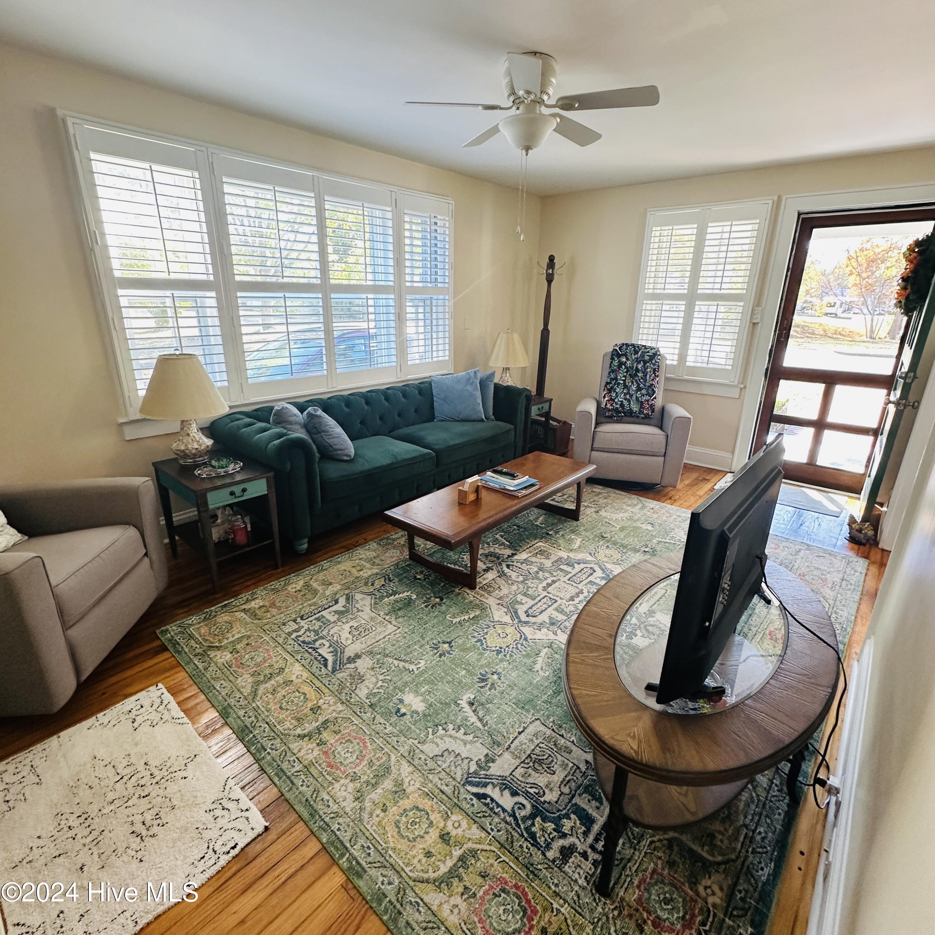 216 W Gale Street Property Photo 6