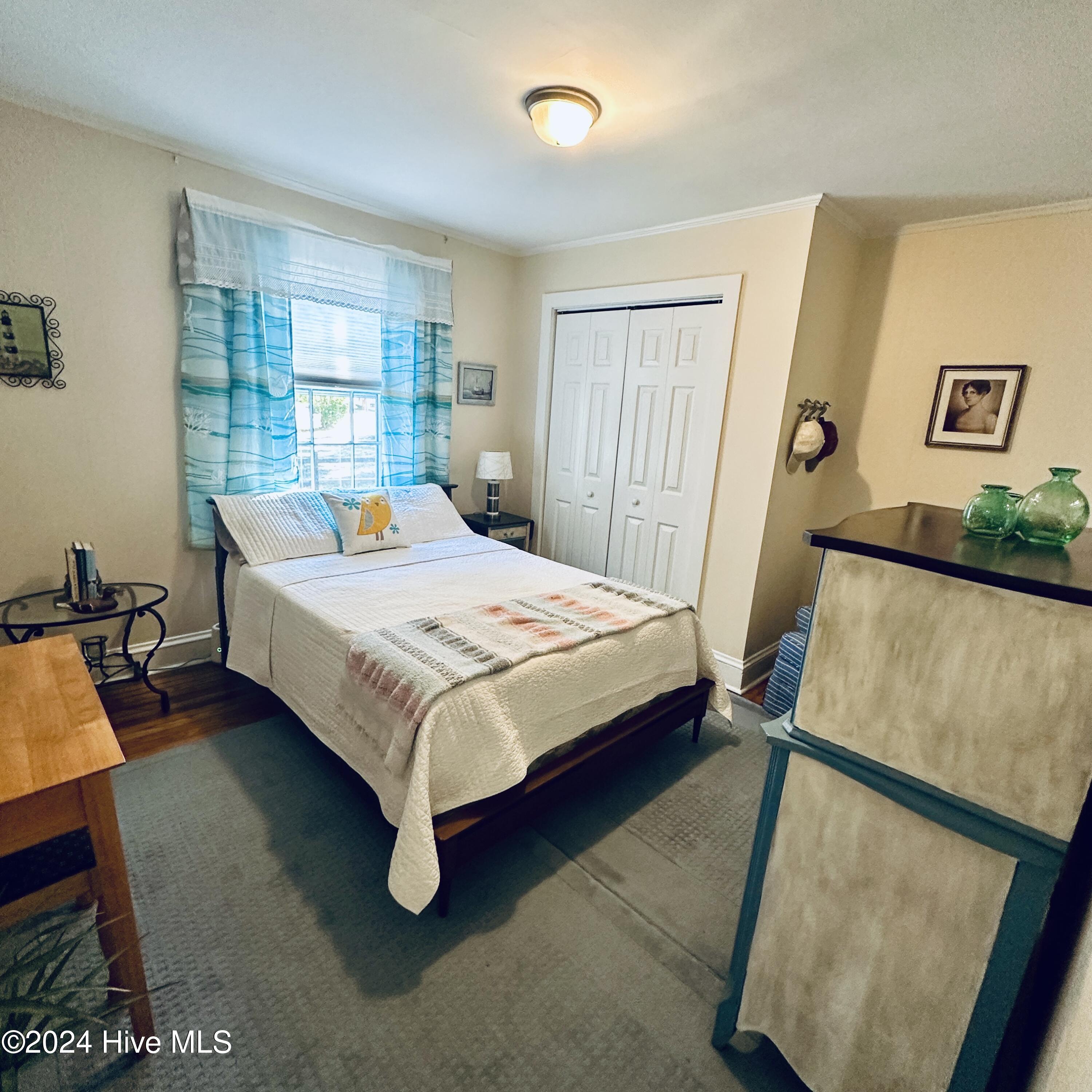 216 W Gale Street Property Photo 8