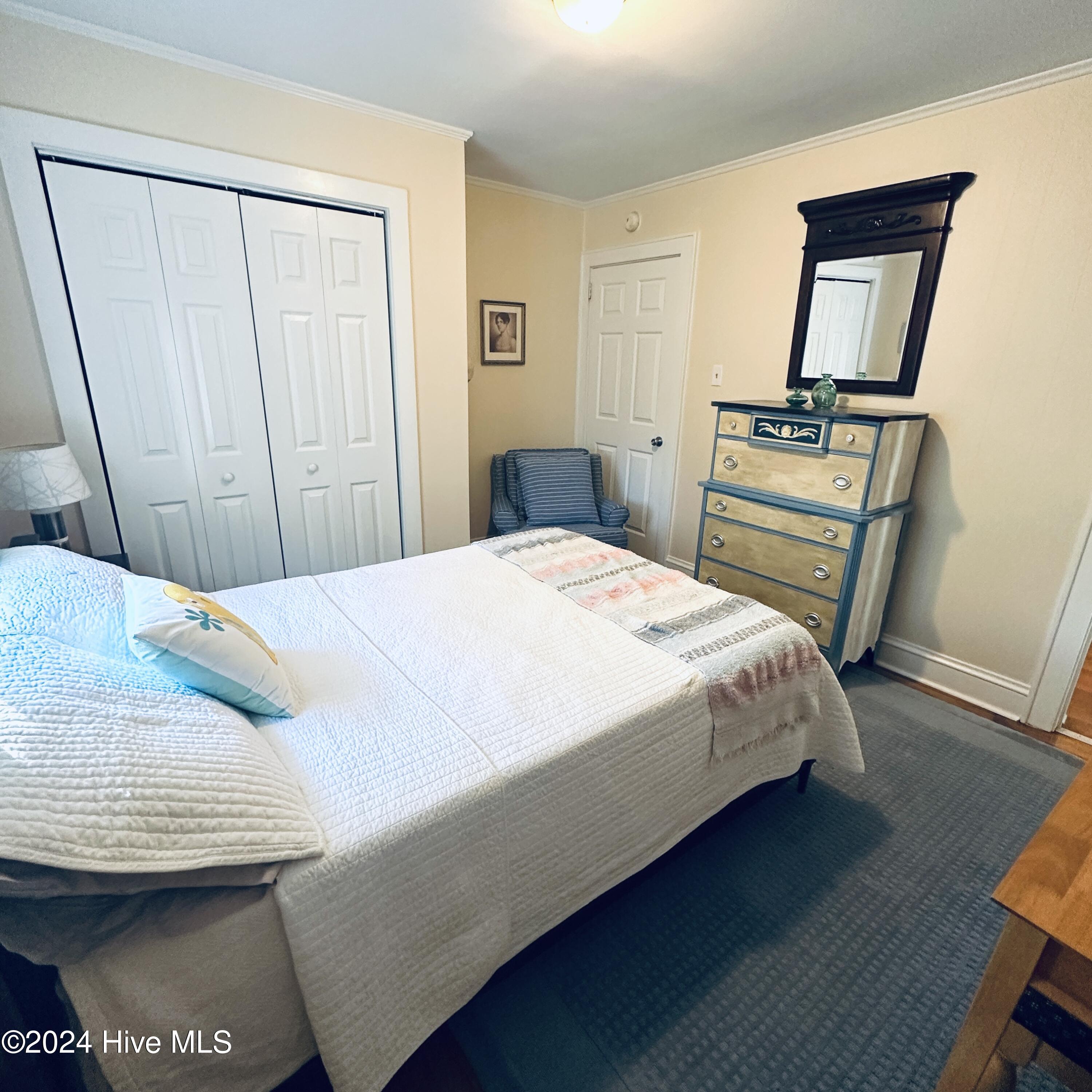 216 W Gale Street Property Photo 9