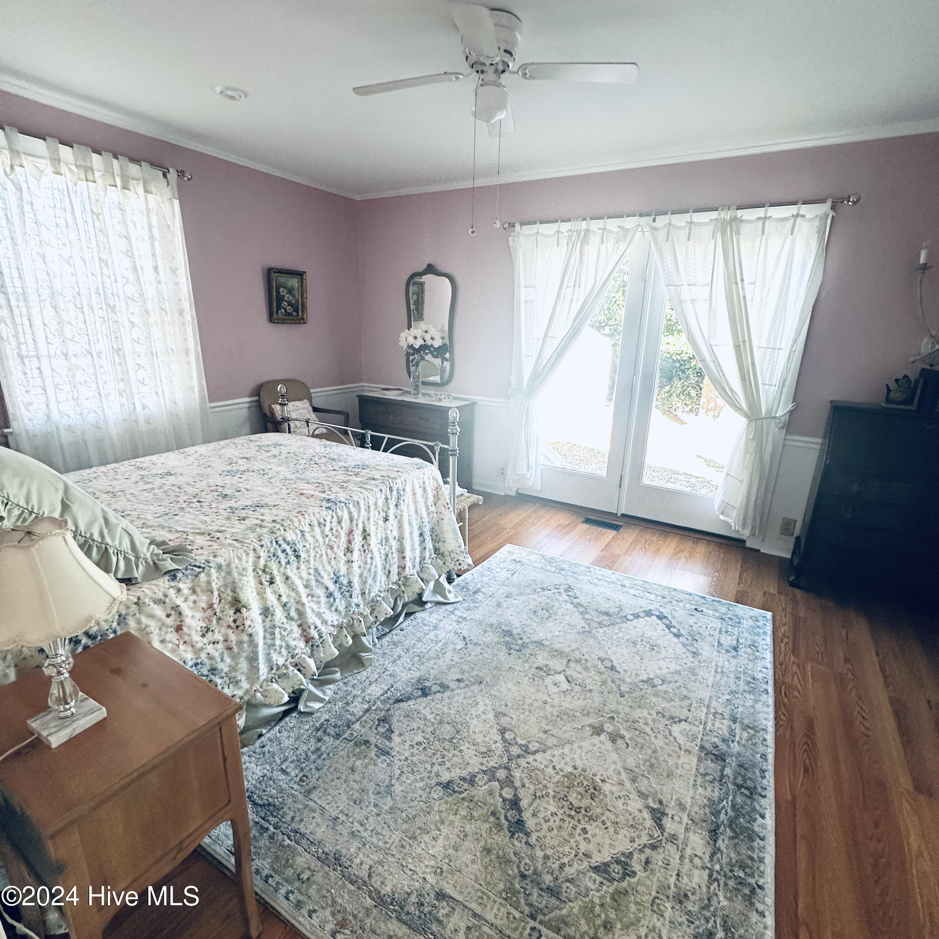 216 W Gale Street Property Photo 13