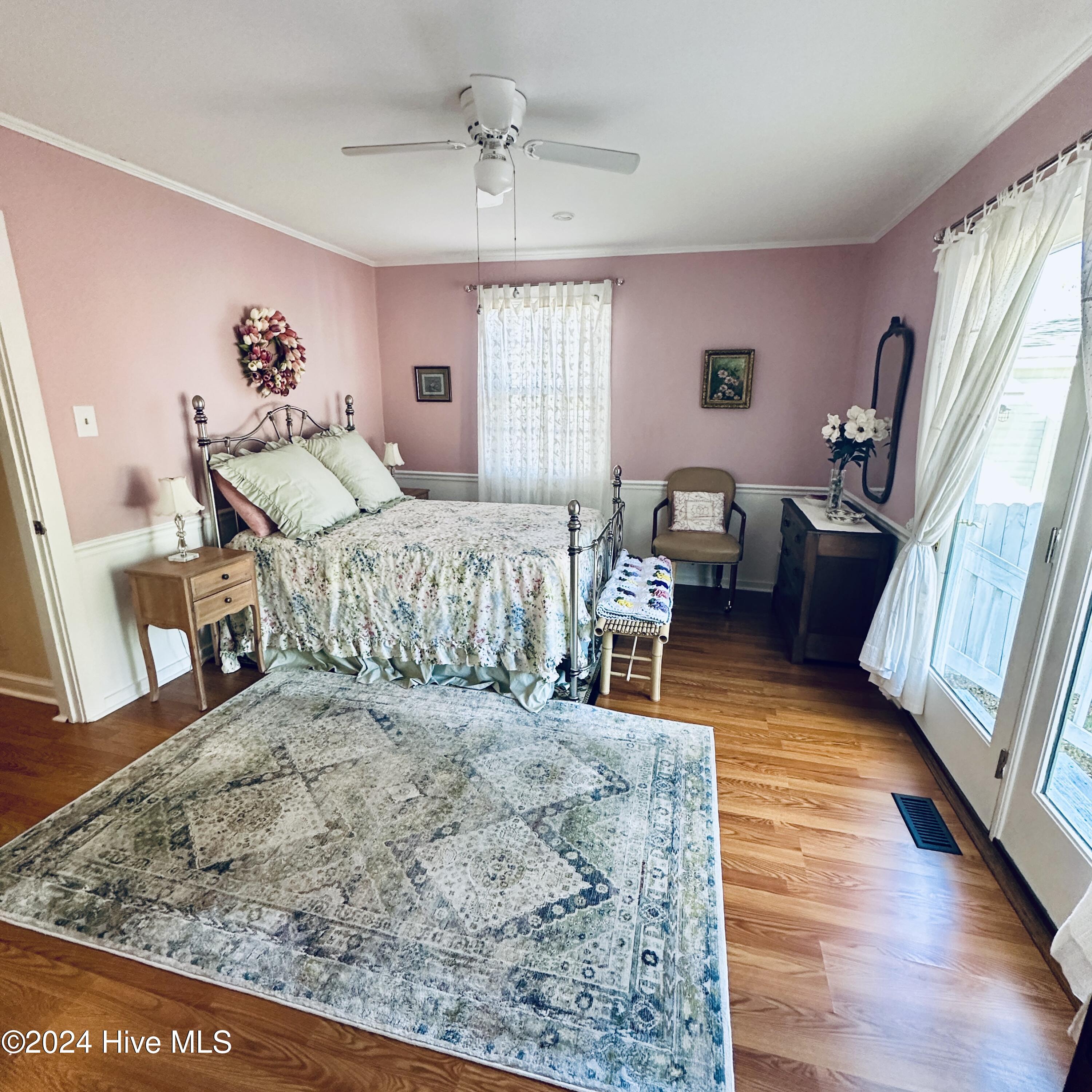 216 W Gale Street Property Photo 14