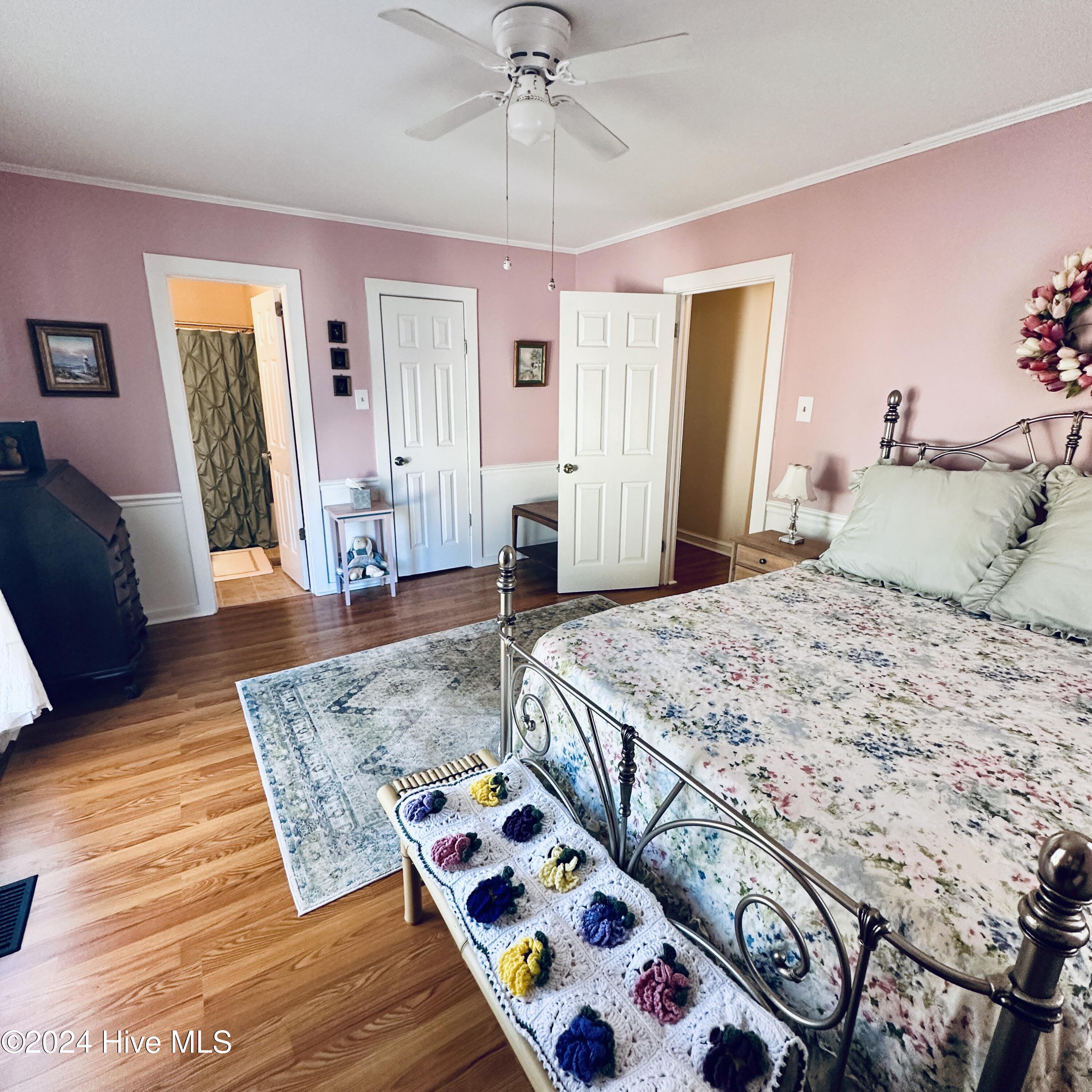 216 W Gale Street Property Photo 15