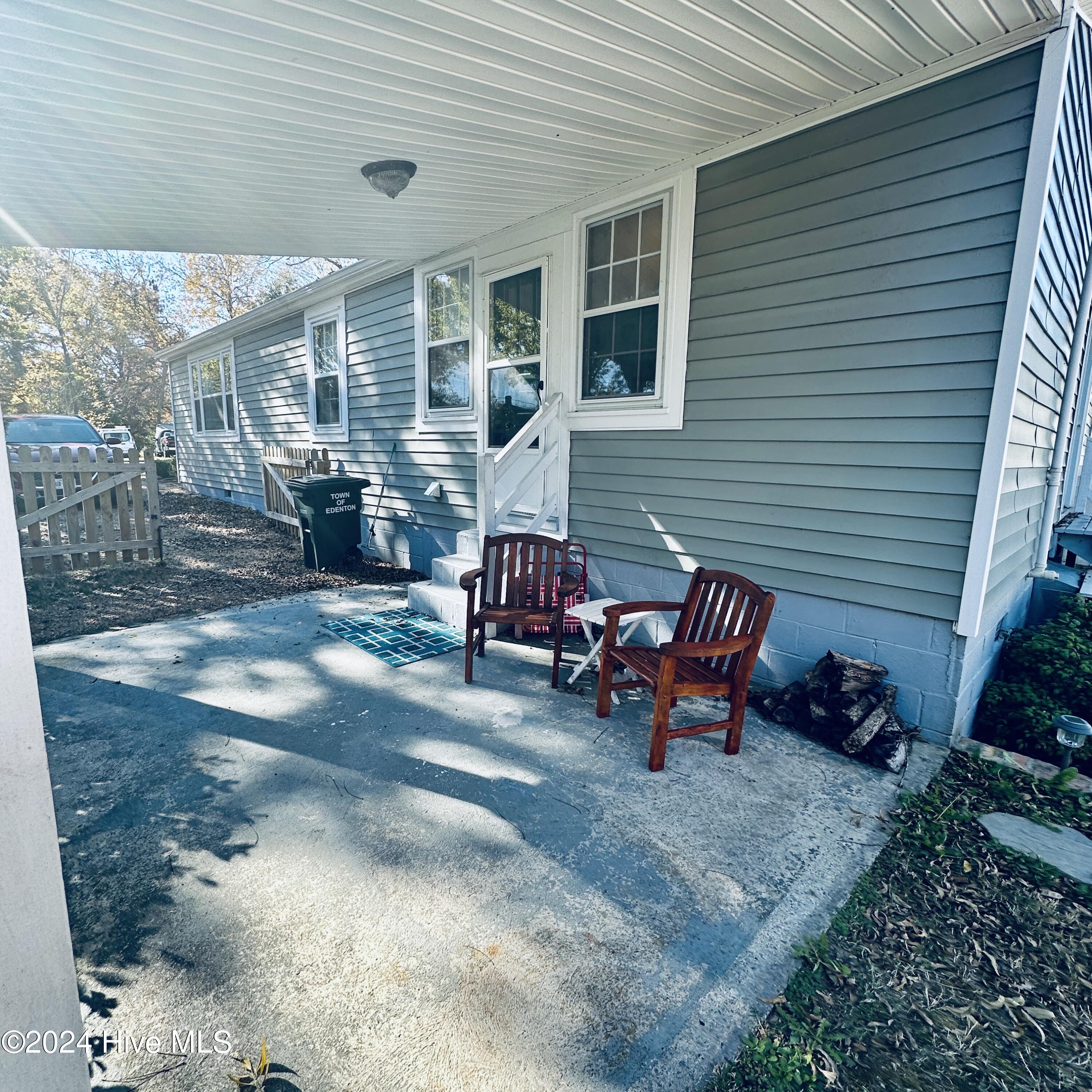 216 W Gale Street Property Photo 19