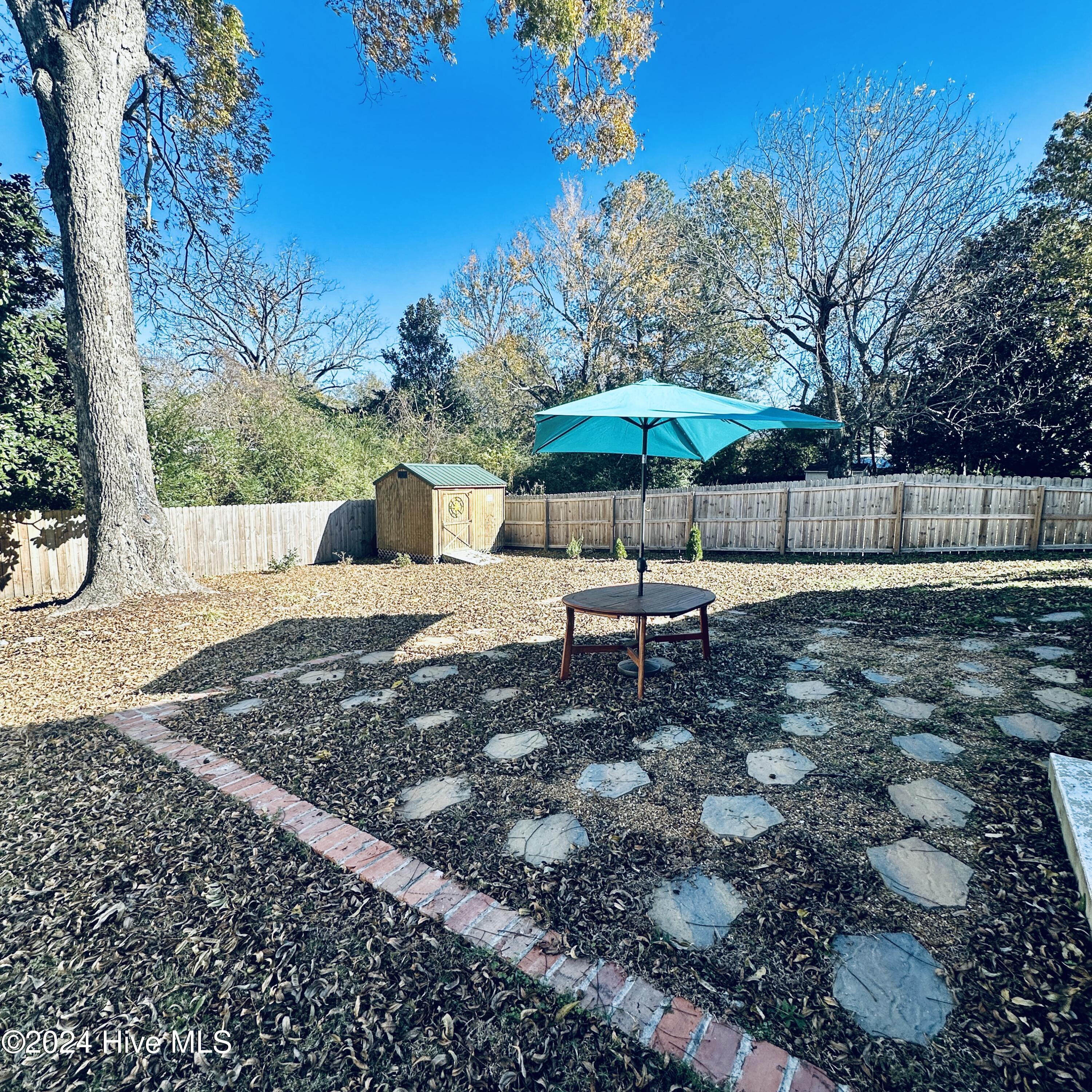 216 W Gale Street Property Photo 21