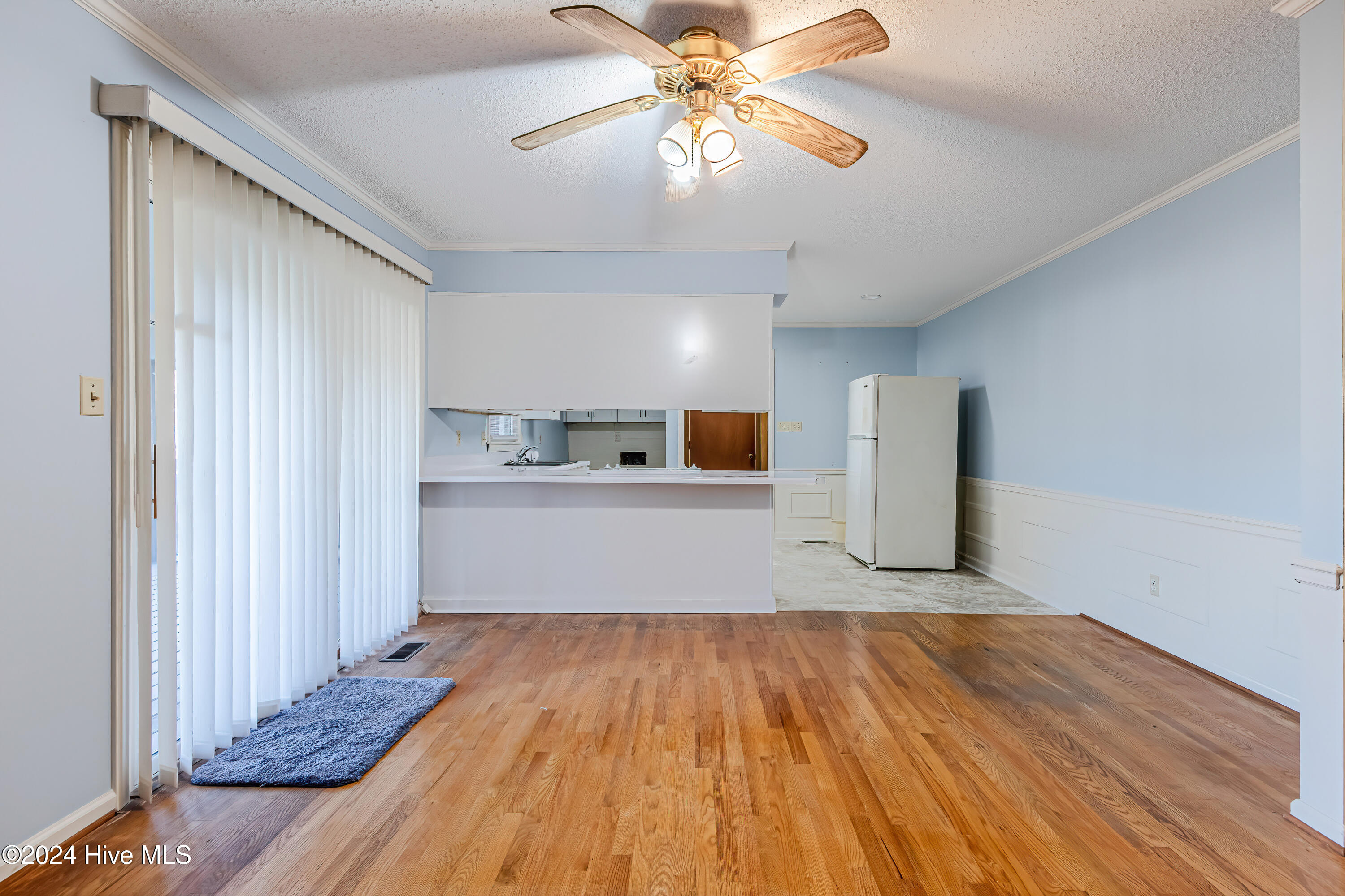 511 Greenbriar Drive Property Photo 4