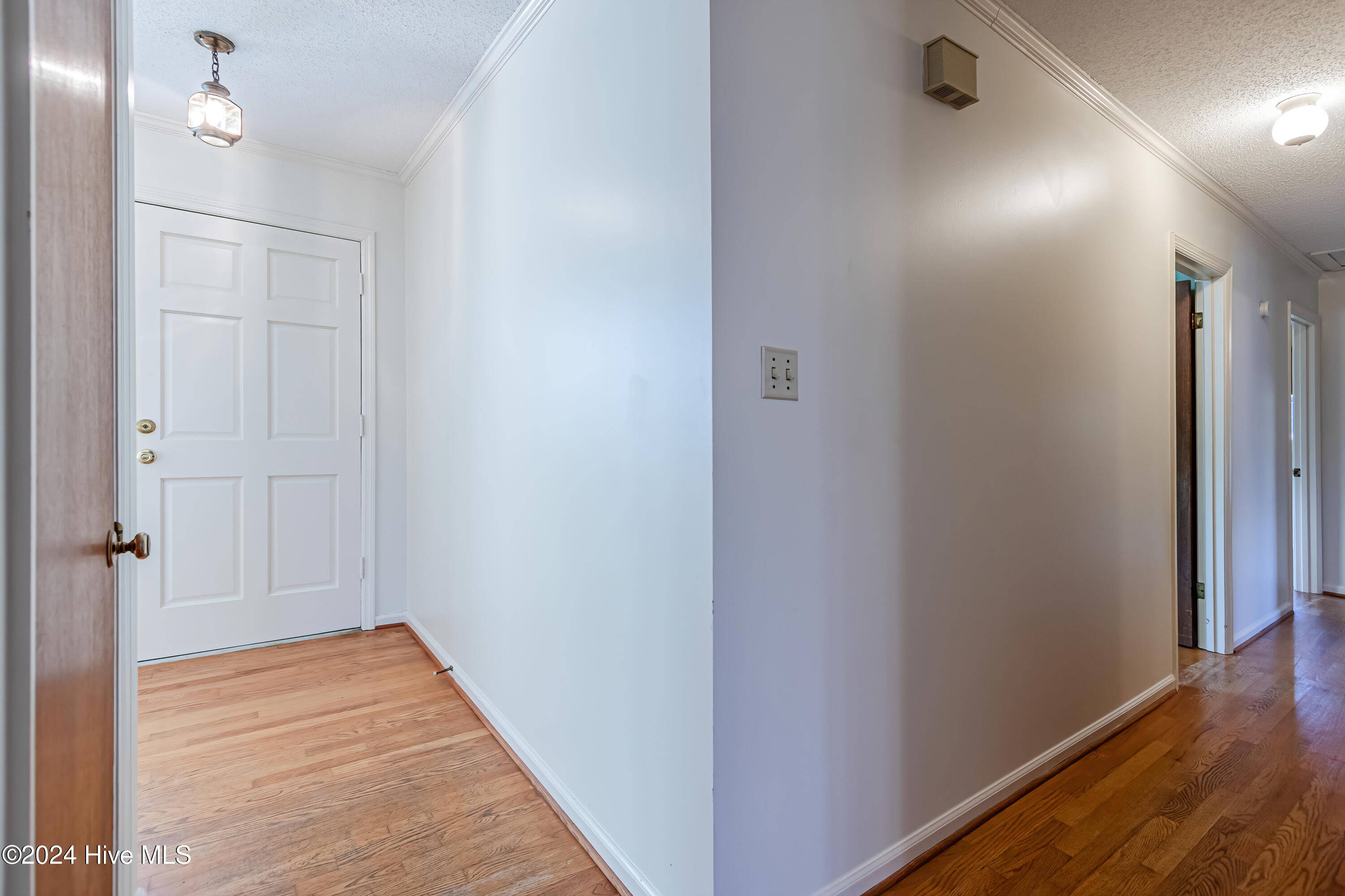 511 Greenbriar Drive Property Photo 17