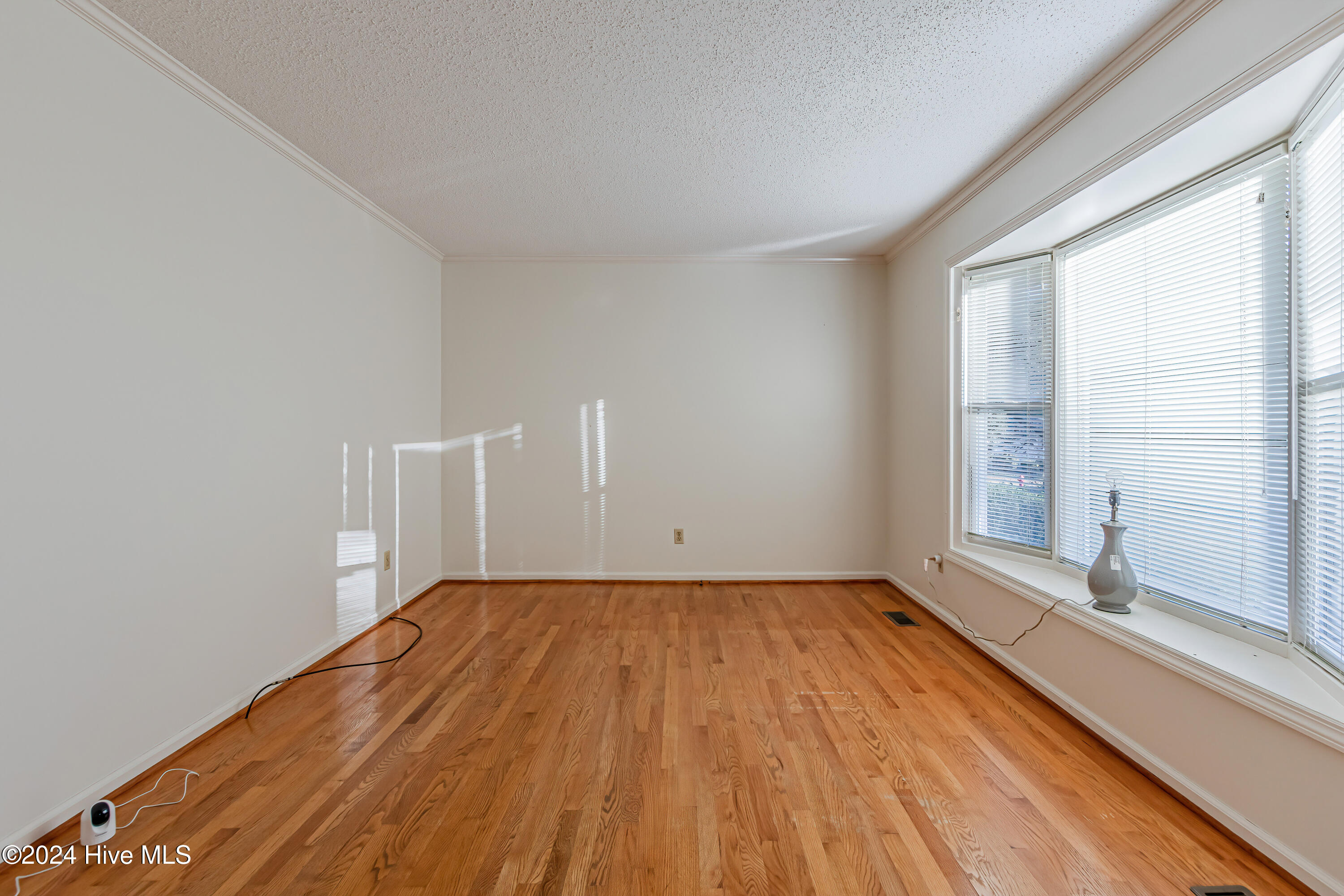 511 Greenbriar Drive Property Photo 18