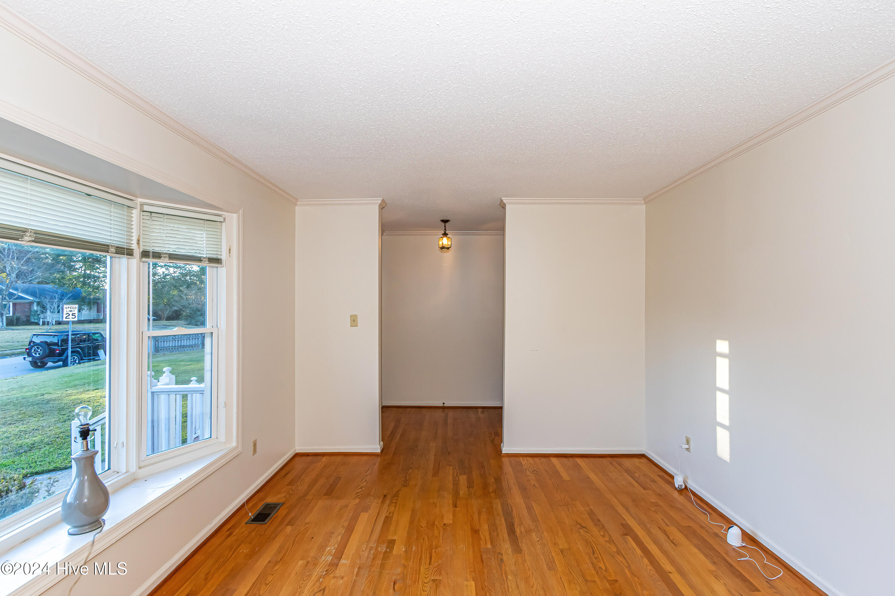 511 Greenbriar Drive Property Photo 28