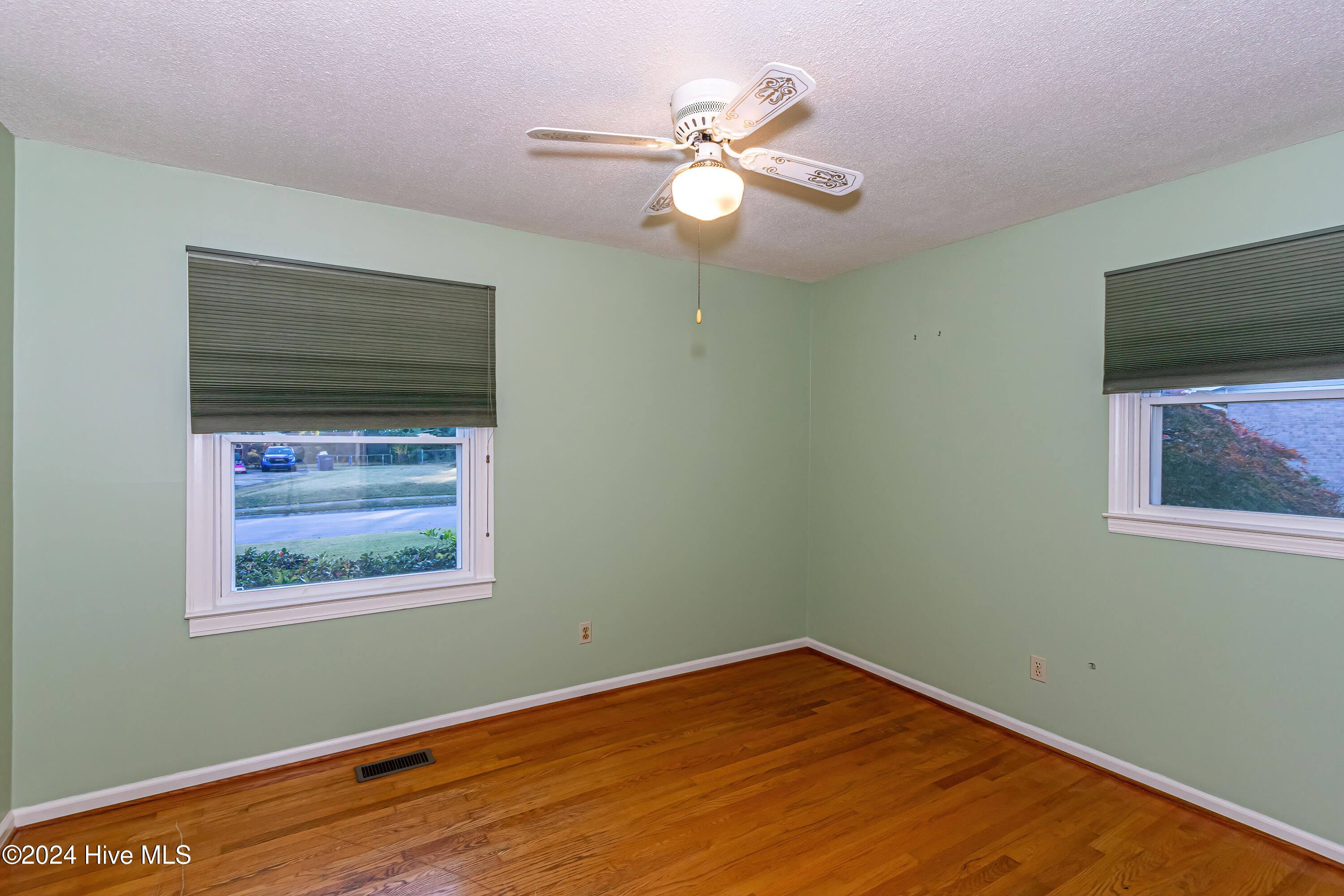 511 Greenbriar Drive Property Photo 35