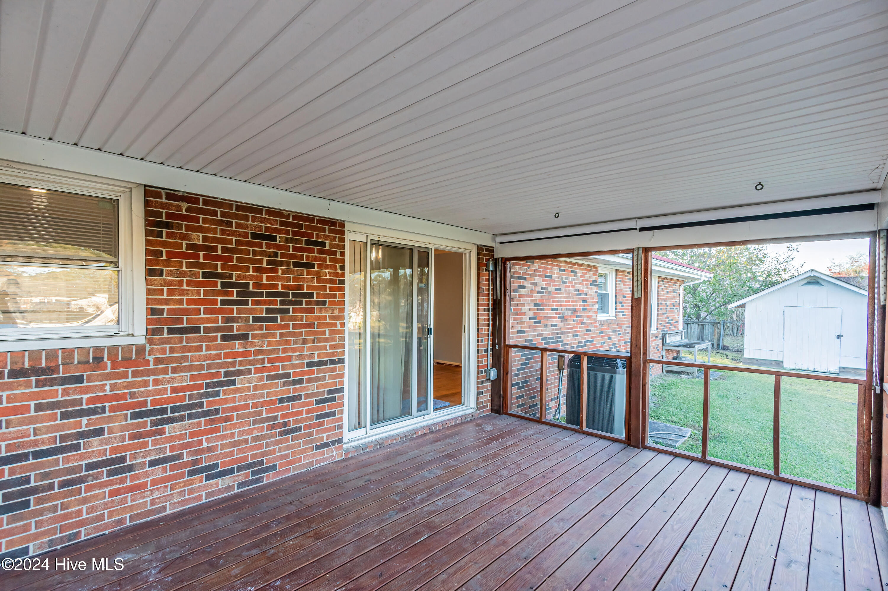 511 Greenbriar Drive Property Photo 49