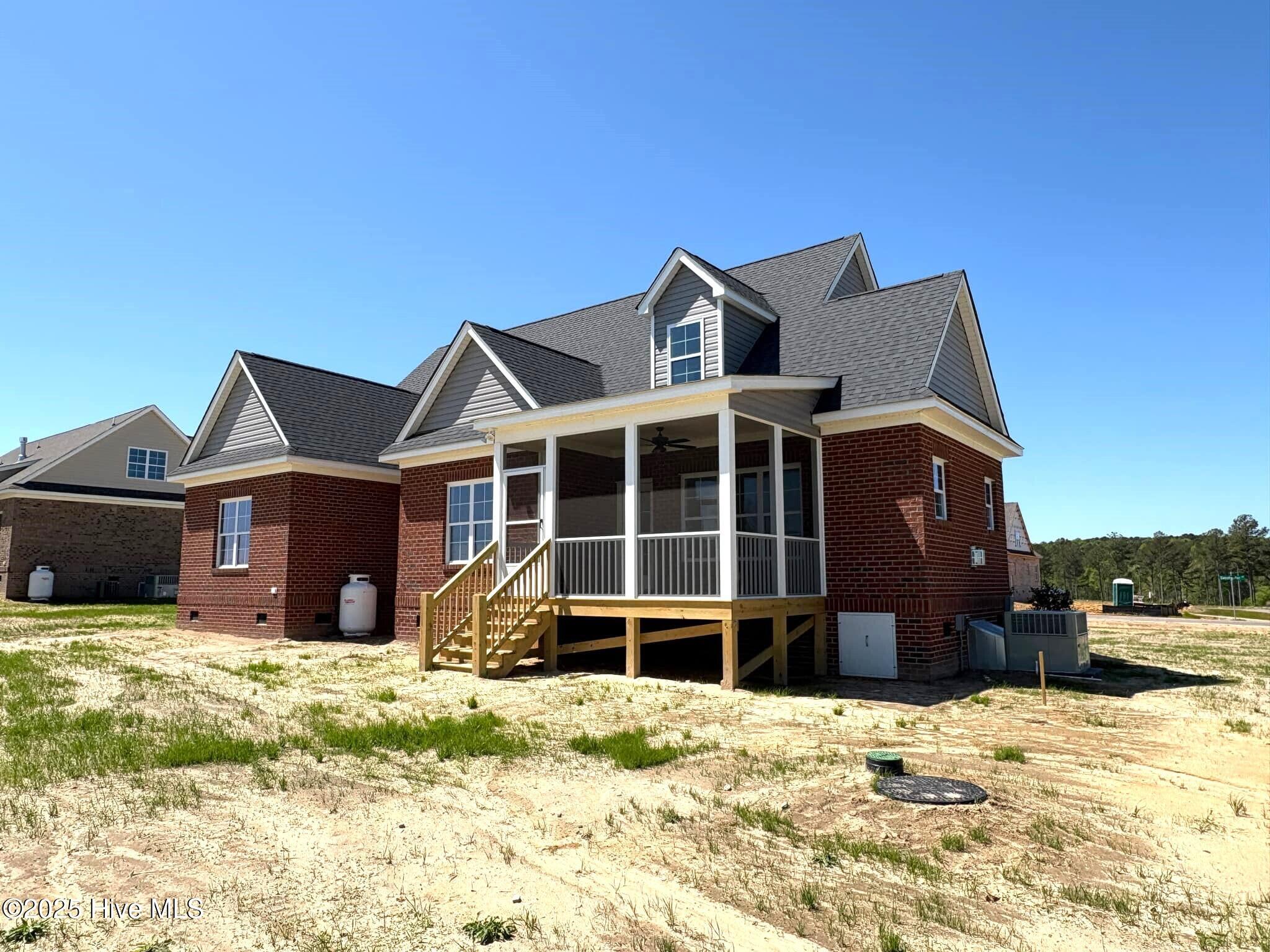 7575 Sweetwater Drive Property Photo 4