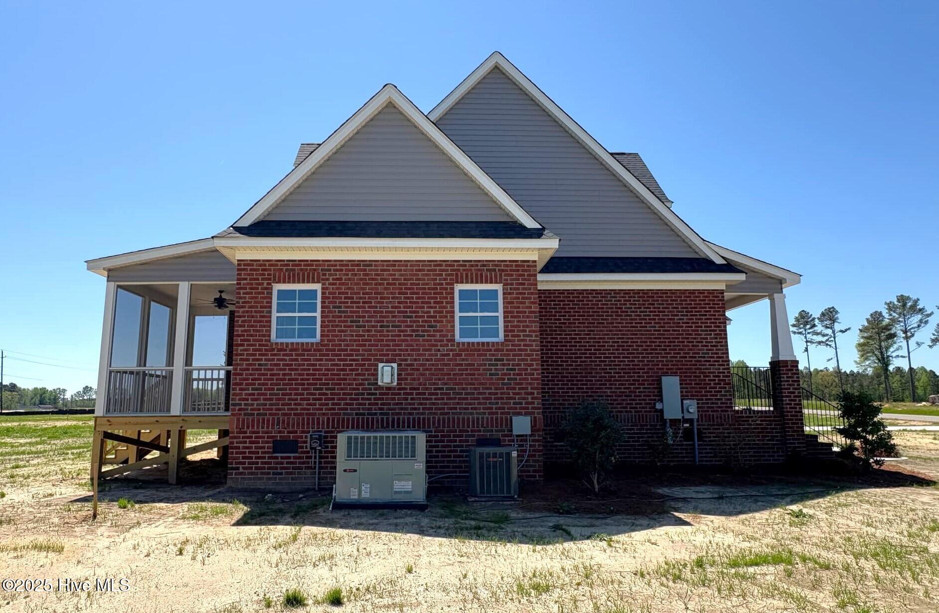 7575 Sweetwater Drive Property Photo 6