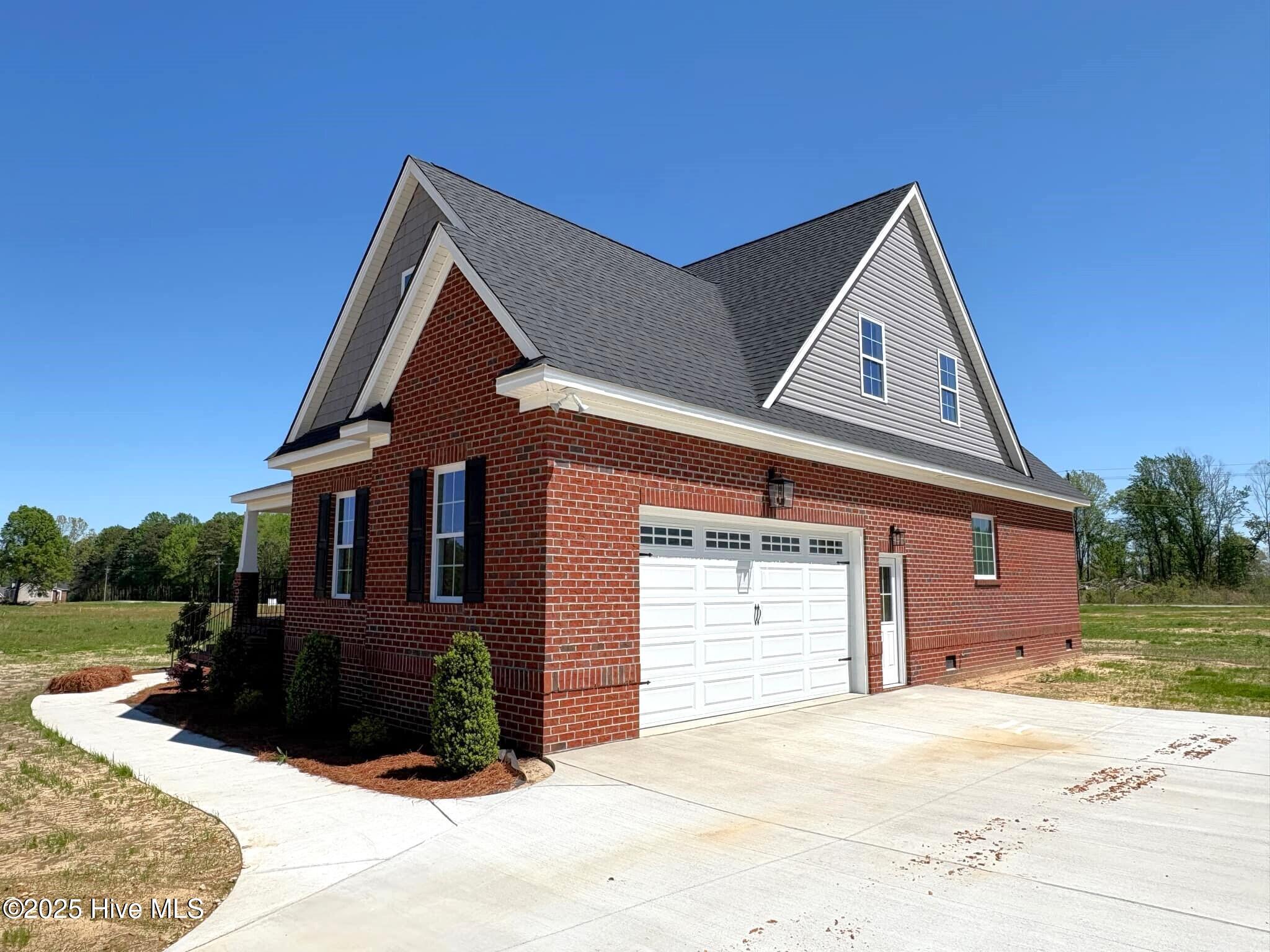 7575 Sweetwater Drive Property Photo 7