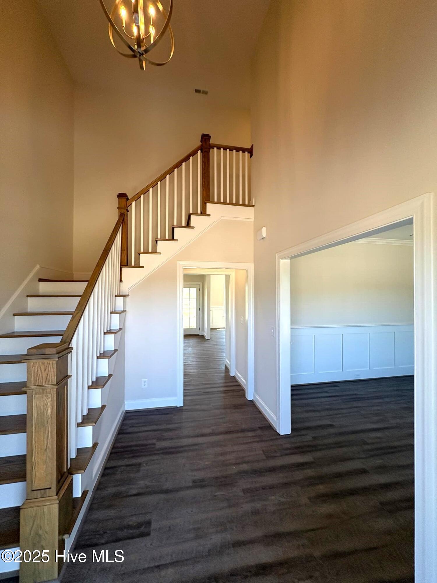 7575 Sweetwater Drive Property Photo 11