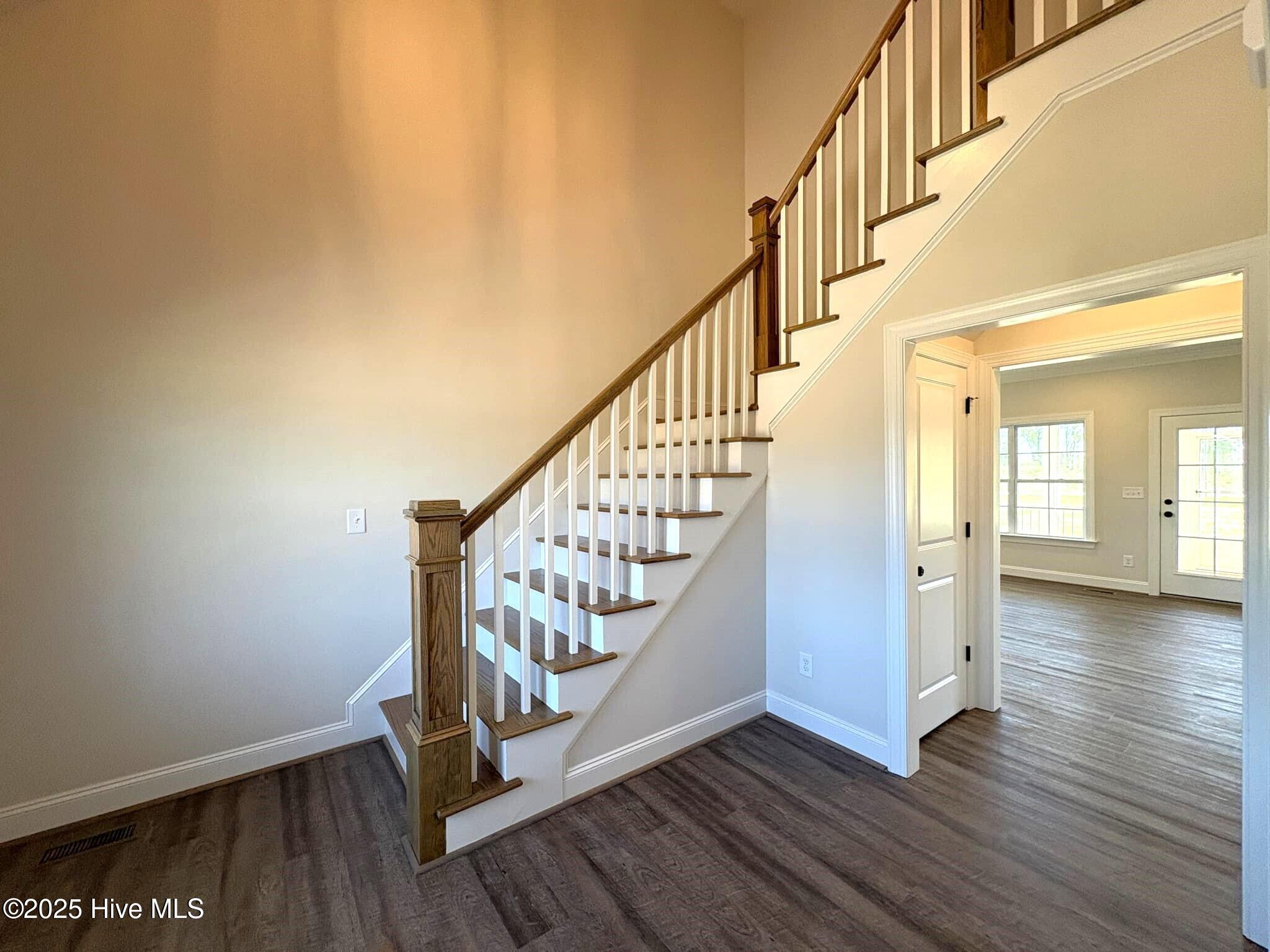 7575 Sweetwater Drive Property Photo 14