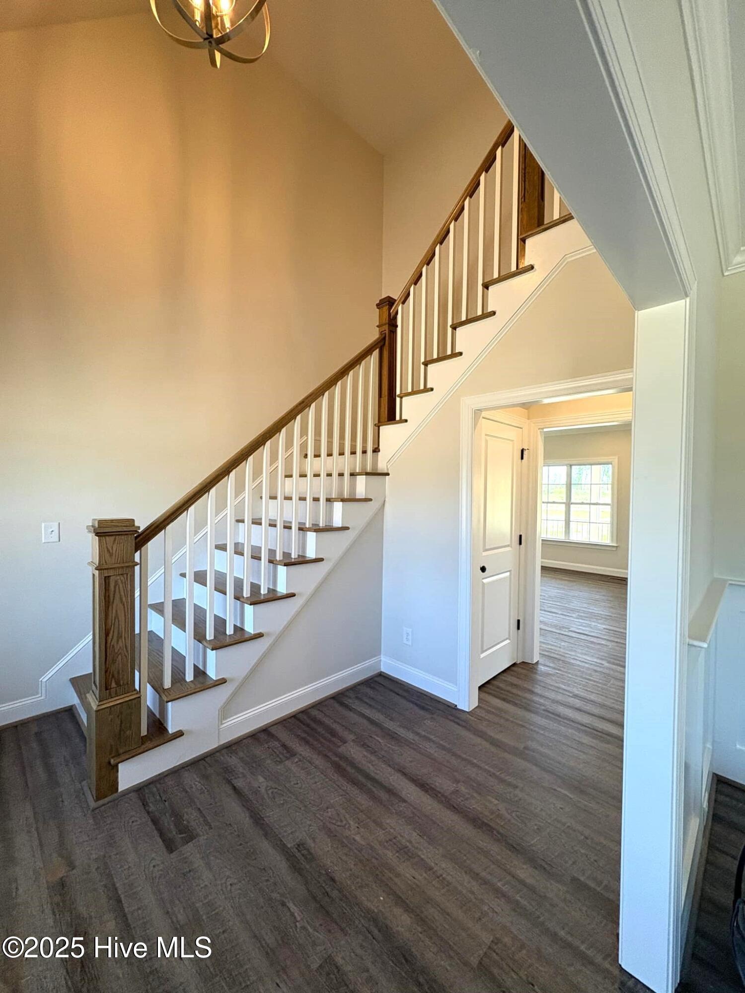 7575 Sweetwater Drive Property Photo 16