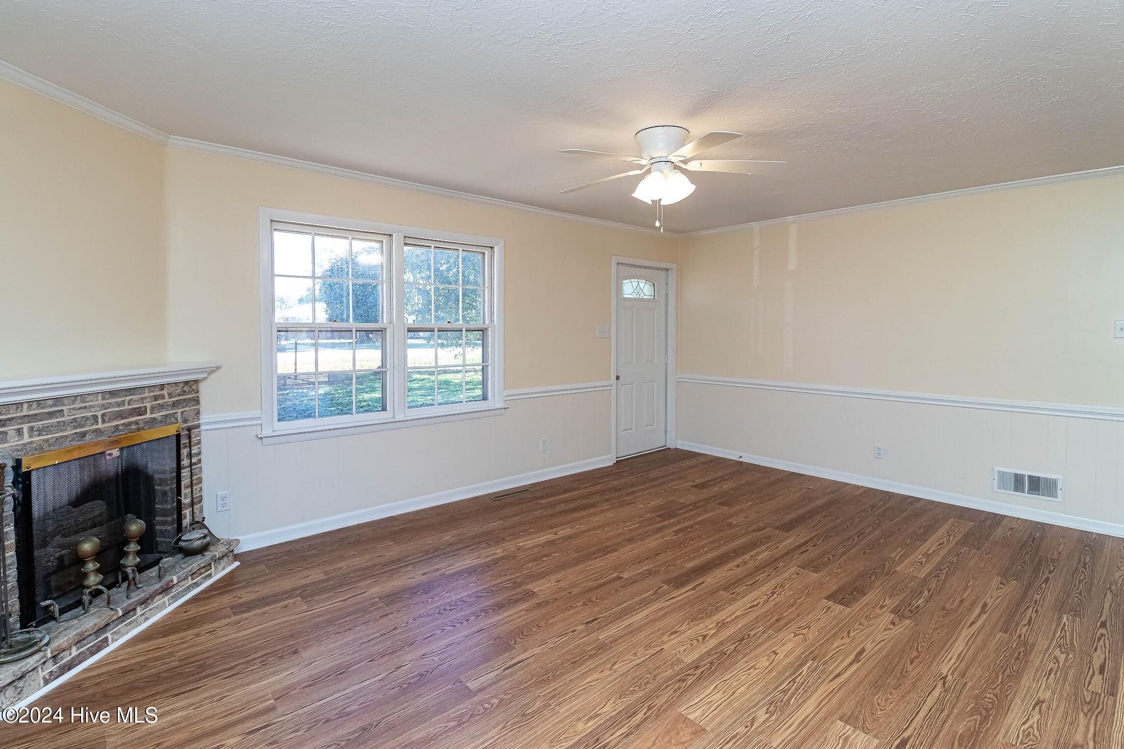 128 W Hill Street Property Photo