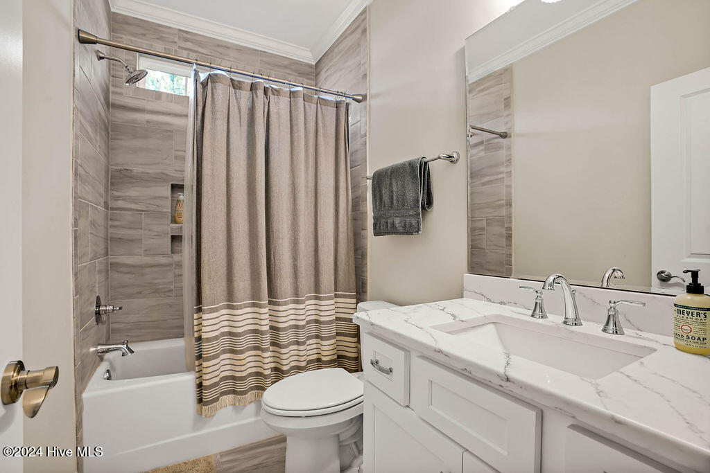 717 Breezewood Drive Property Photo 4