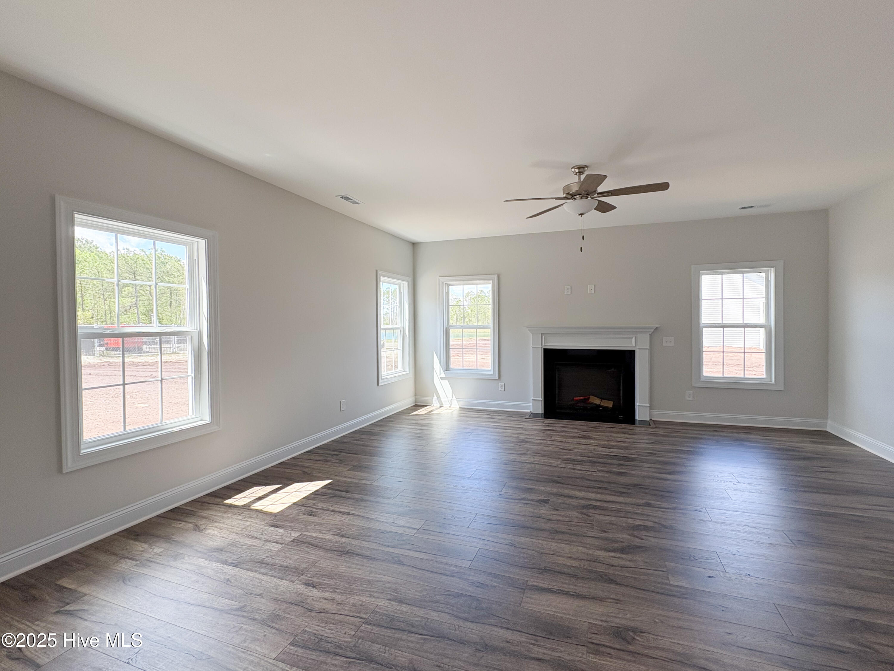 475 Pebble Shore Drive Property Photo 3