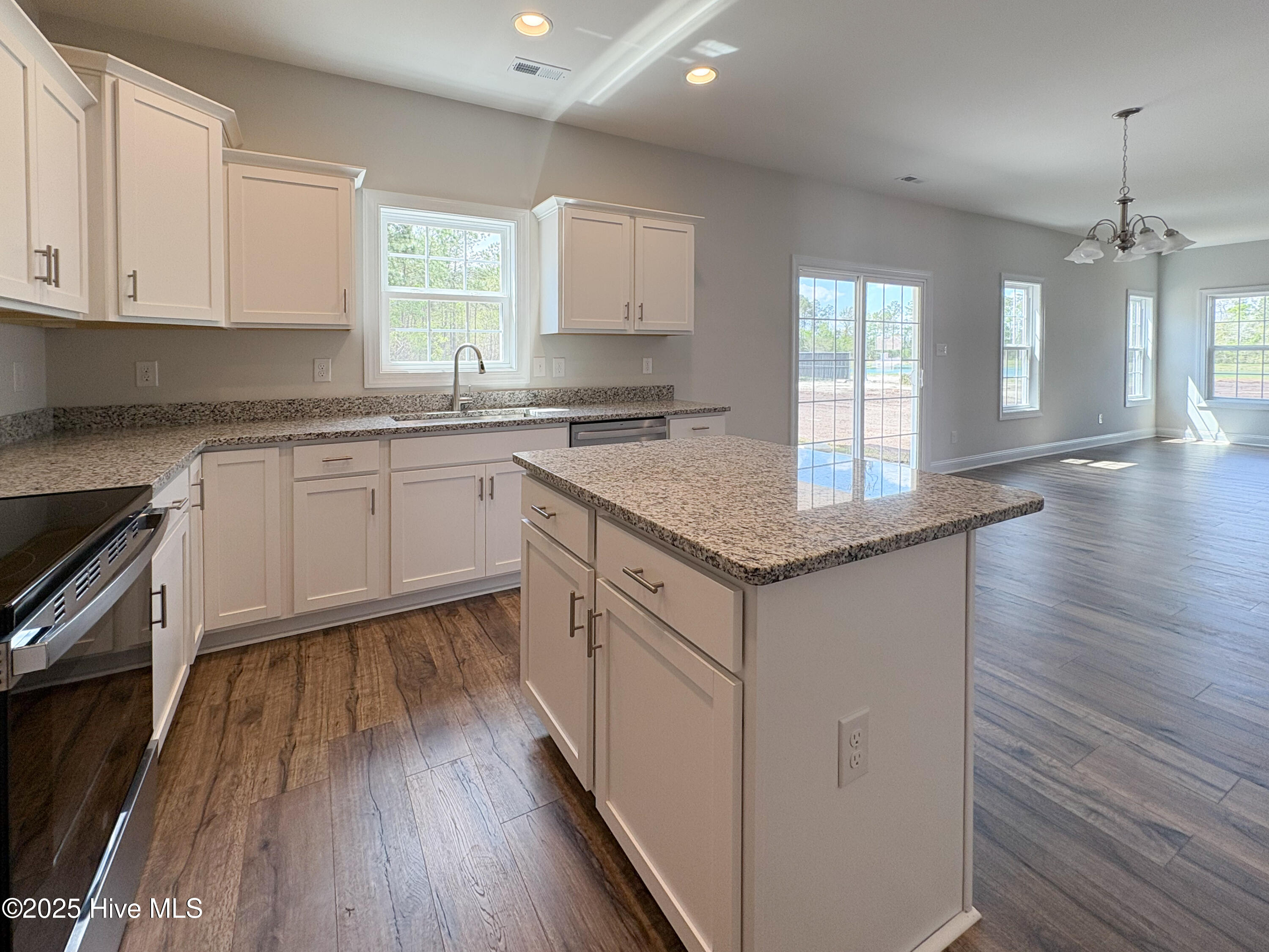 475 Pebble Shore Drive Property Photo 6