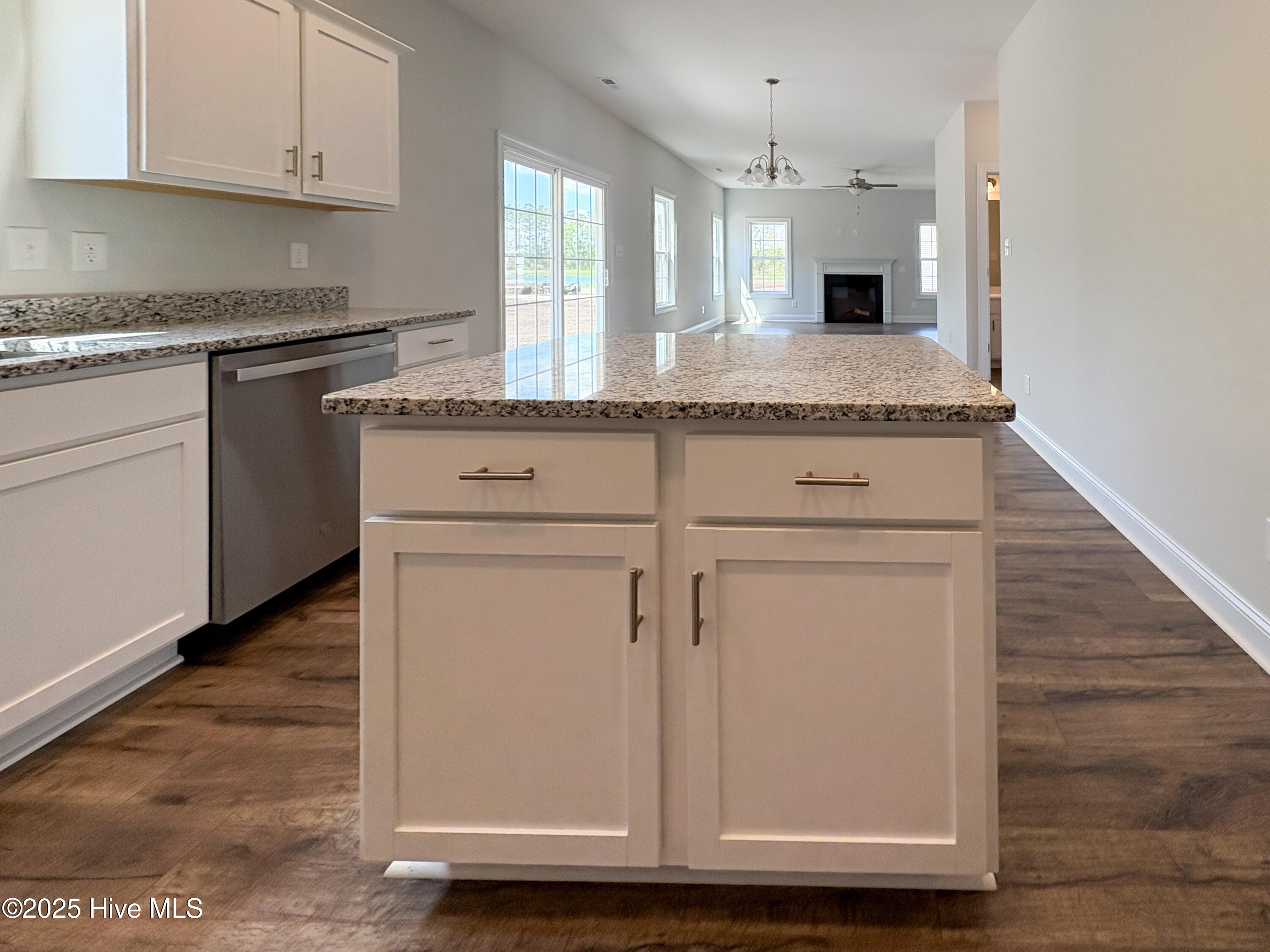 475 Pebble Shore Drive Property Photo 7
