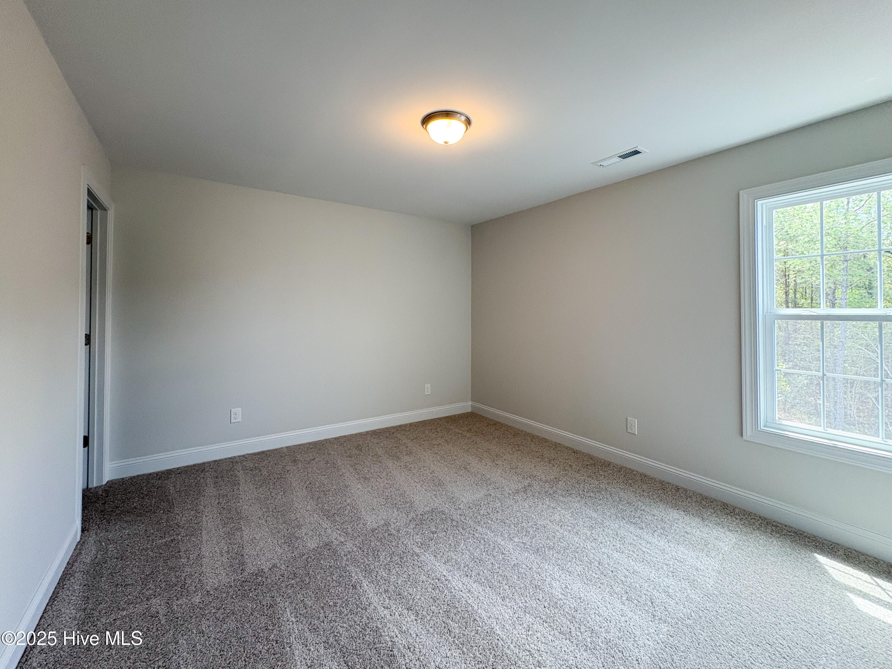 475 Pebble Shore Drive Property Photo 8