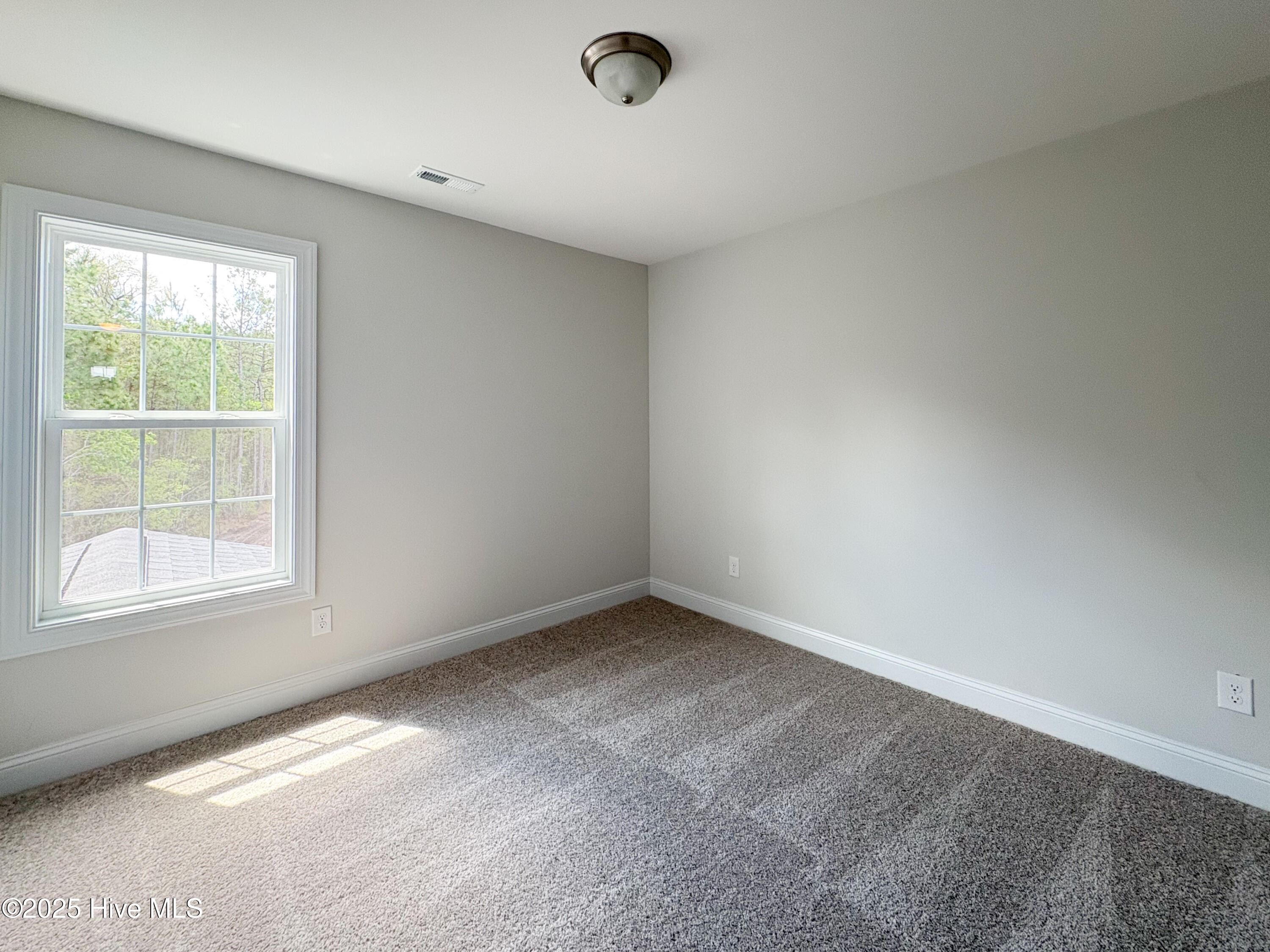 475 Pebble Shore Drive Property Photo 9