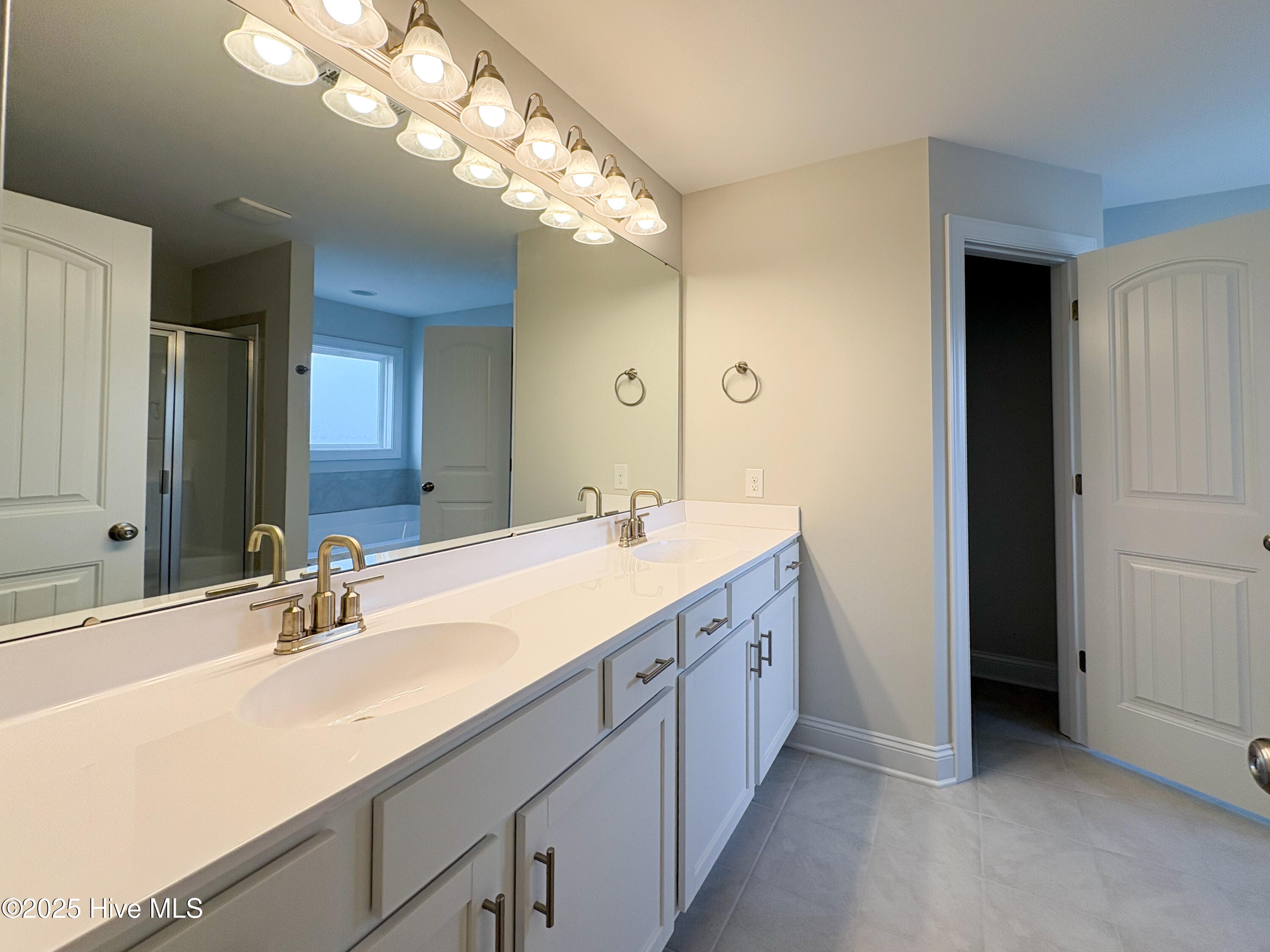 475 Pebble Shore Drive Property Photo 13