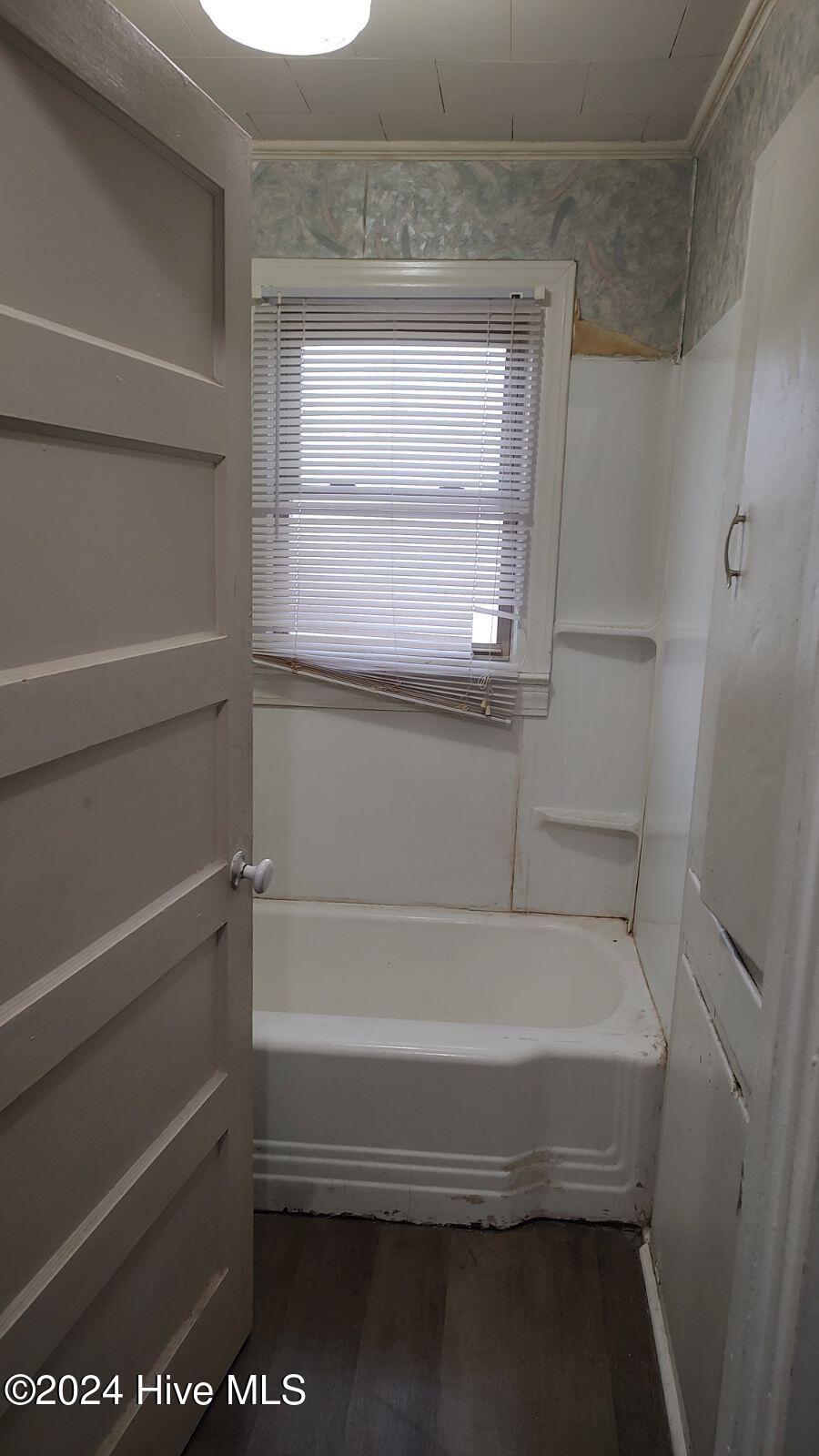 909 Trent Avenue Property Photo 6