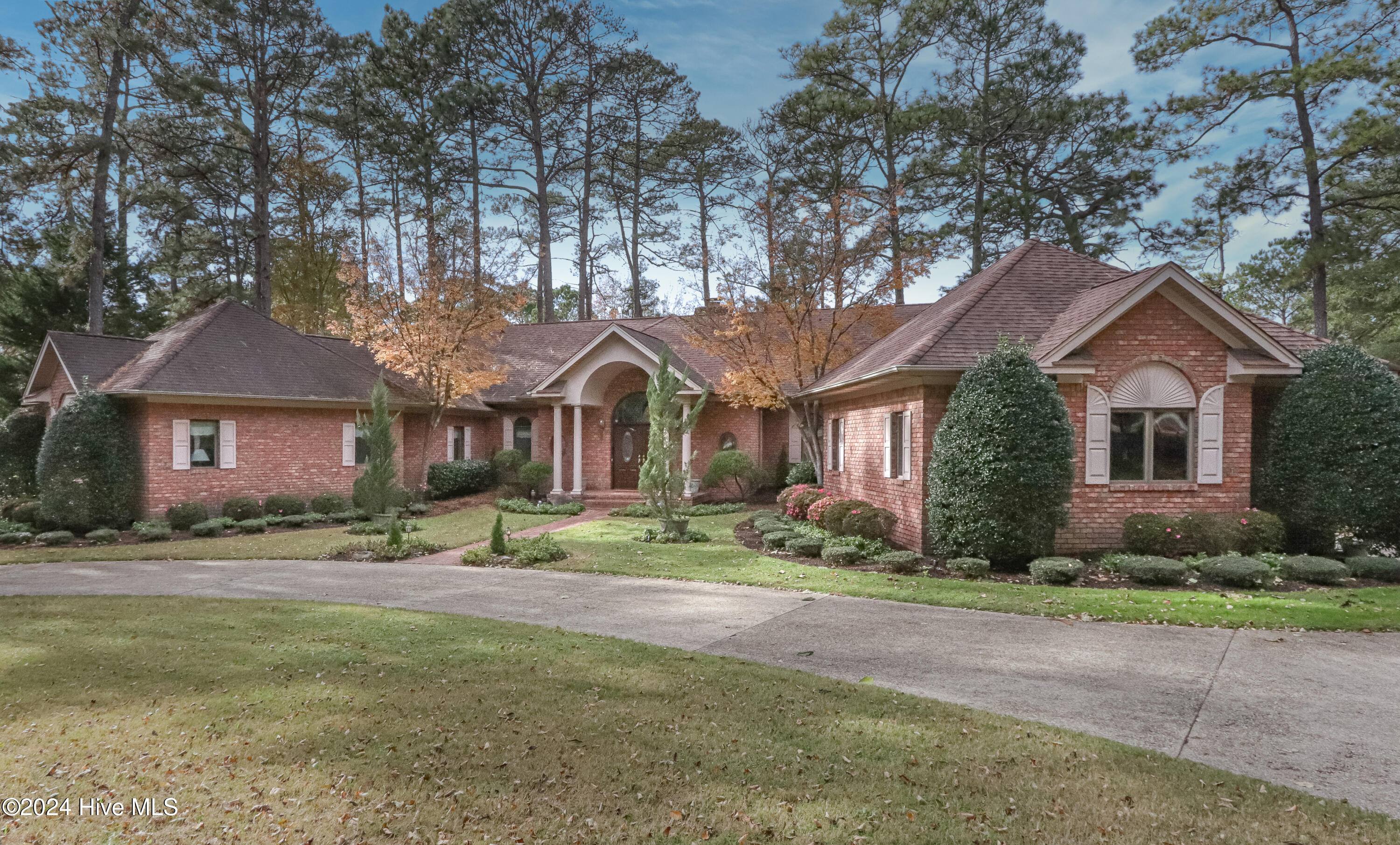 535 Donald Ross Drive Property Photo 1