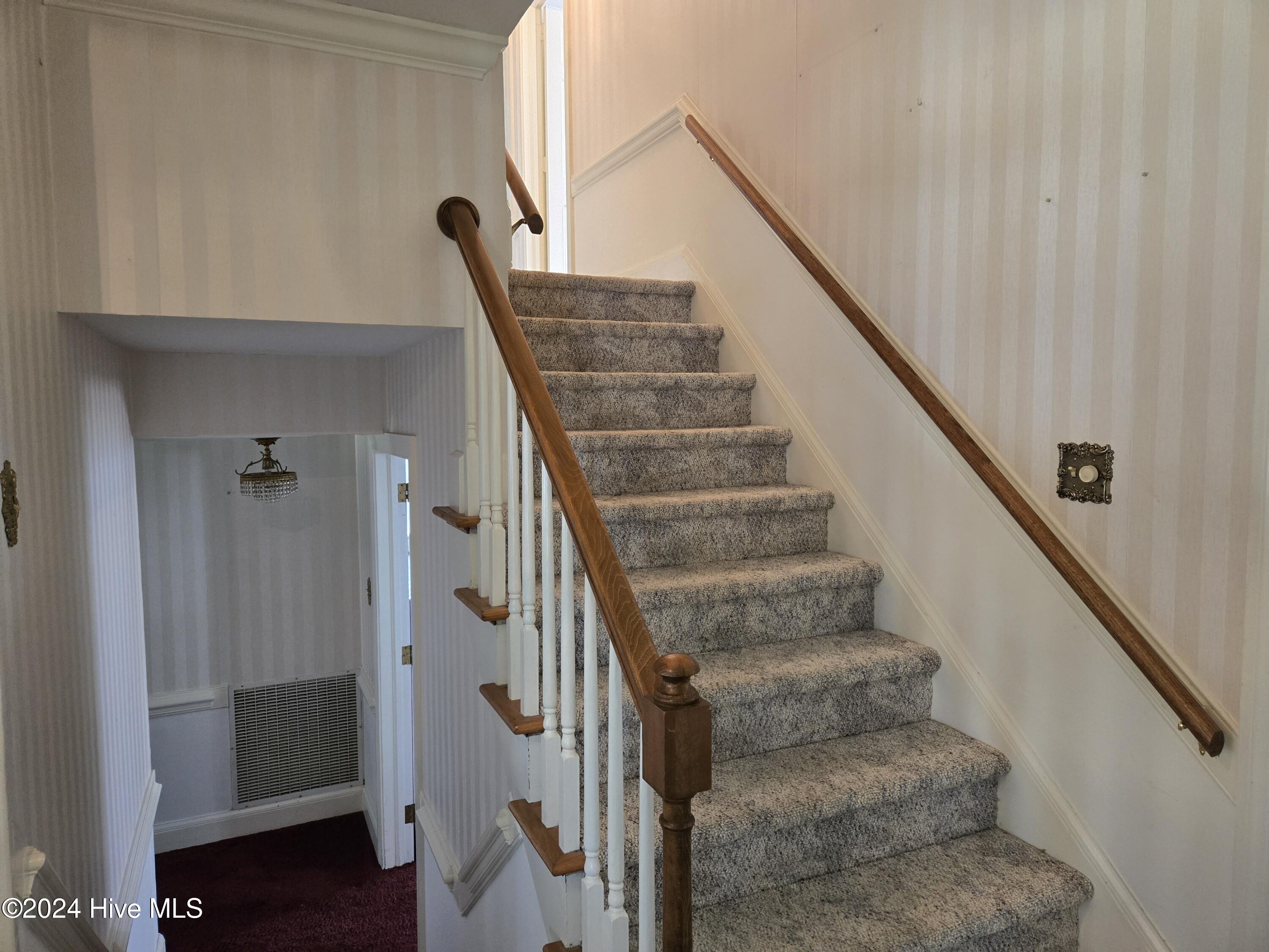 1112 Laurel Lane Property Photo 15