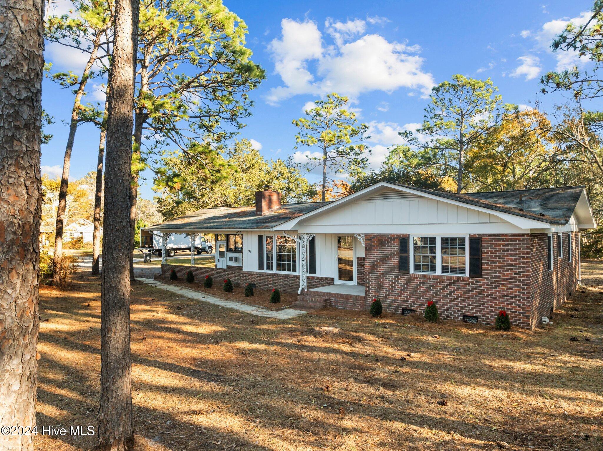 198 E Boiling Spring Road Property Photo 4