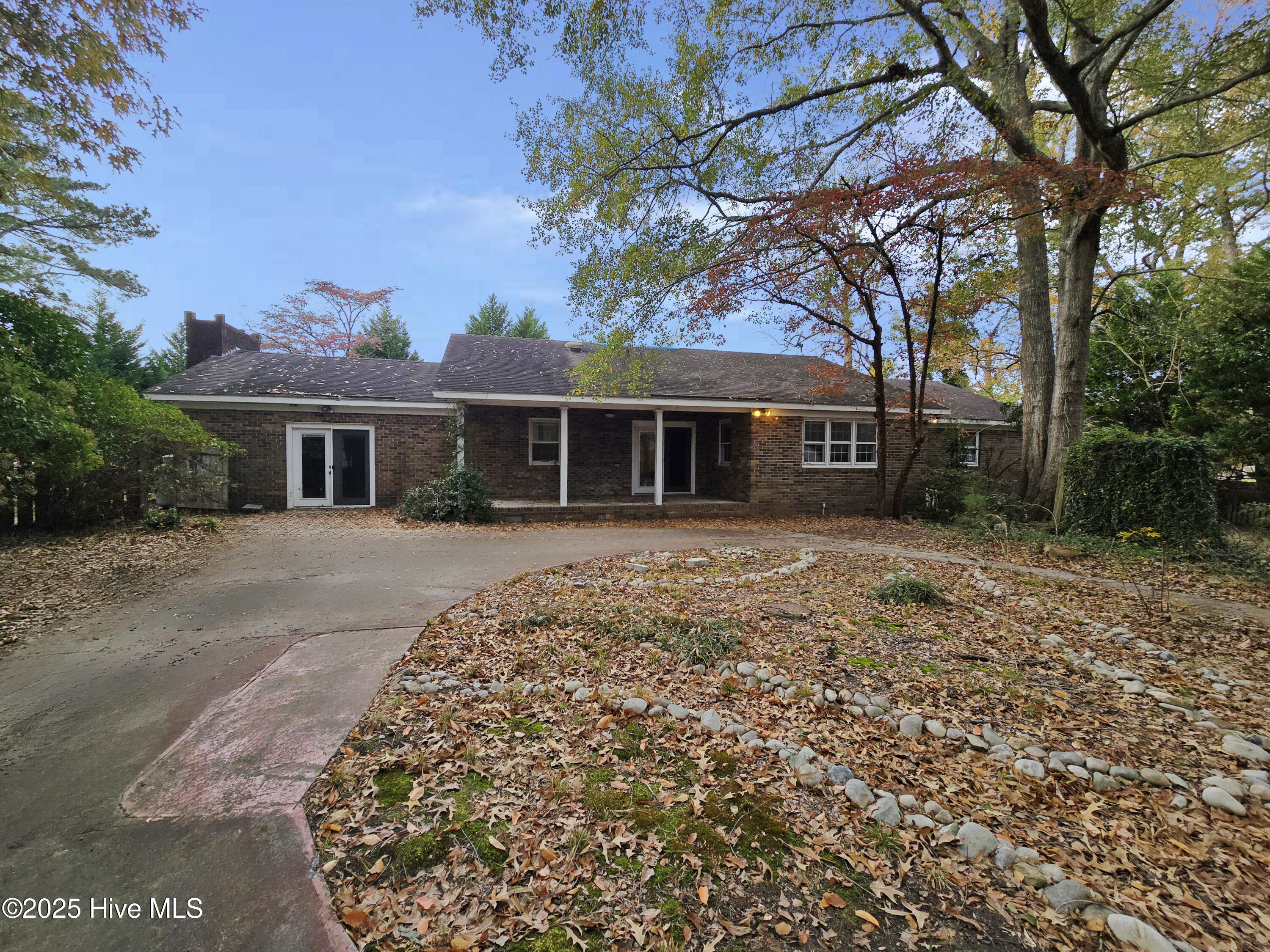503 Castleton Drive Property Photo 2