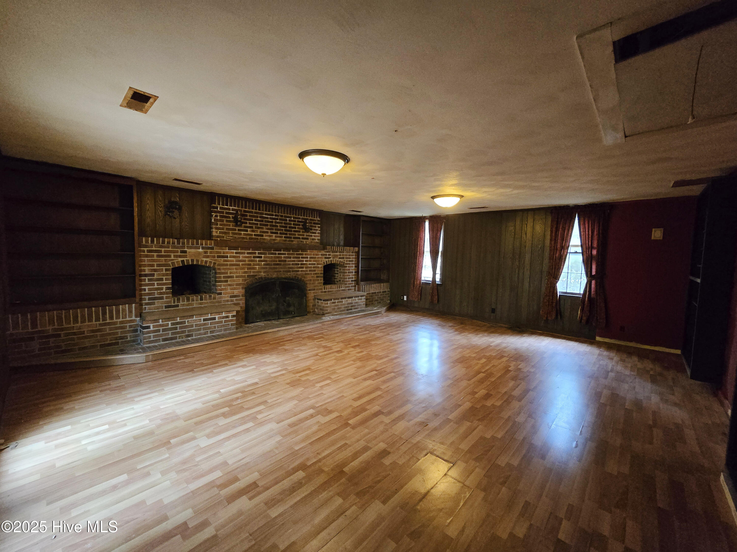 503 Castleton Drive Property Photo 5