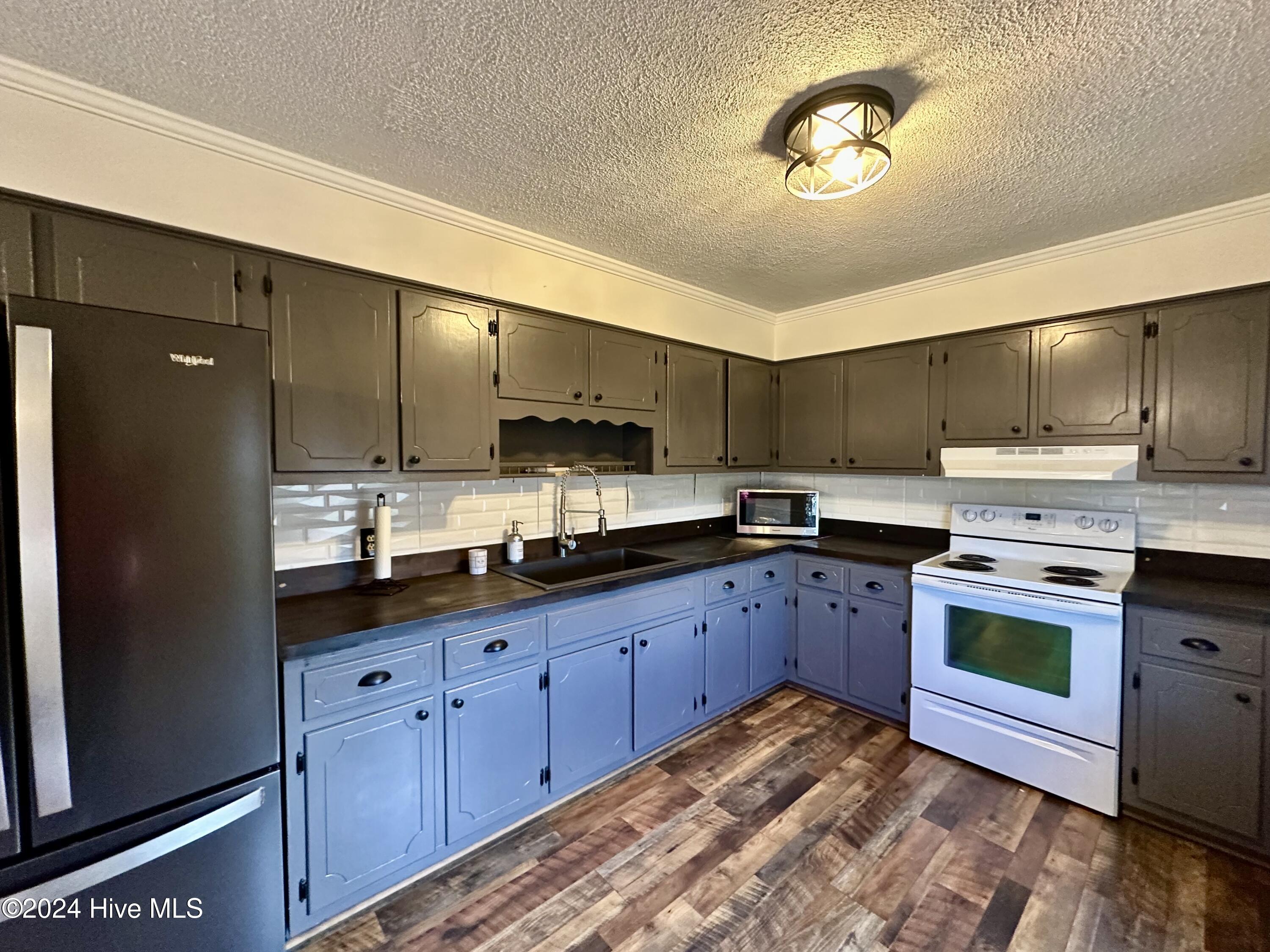 2167 Long Ridge Road Property Photo 5