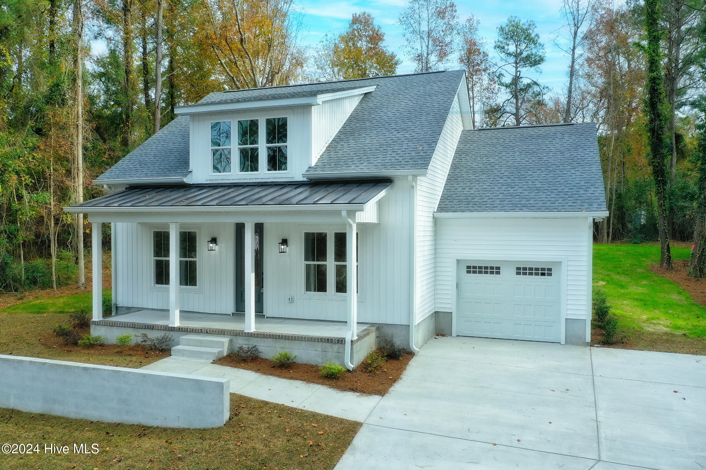 112 Bayside Drive Property Photo 1