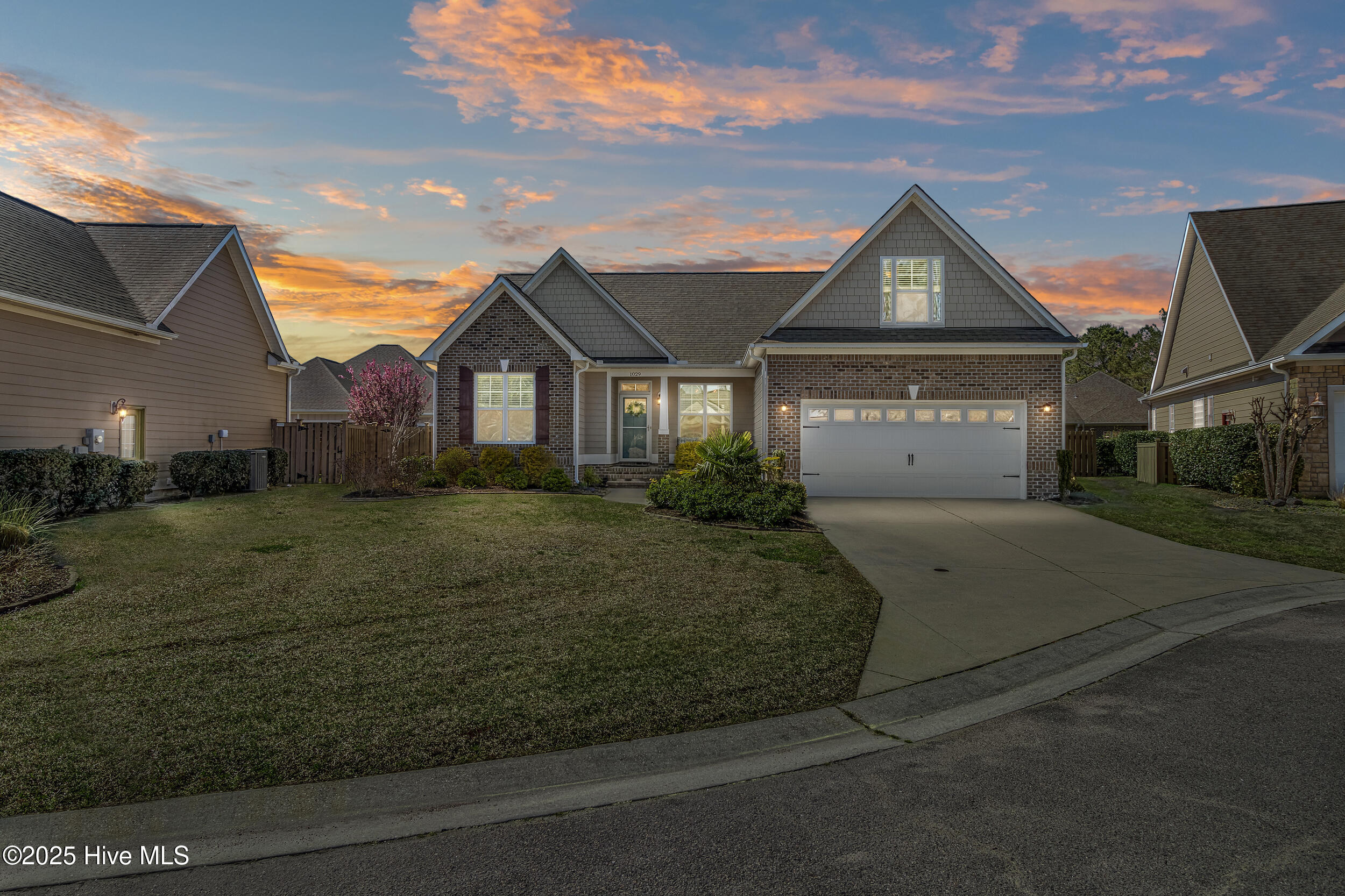 1029 Sparkle Stream Court Property Photo 2
