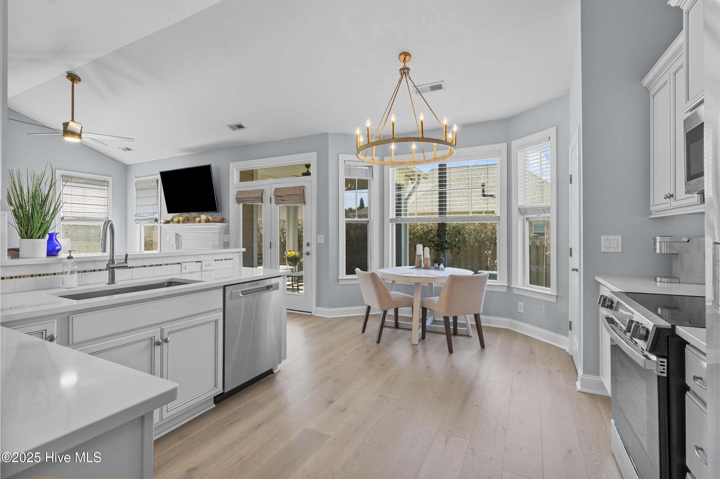 1029 Sparkle Stream Court Property Photo 10