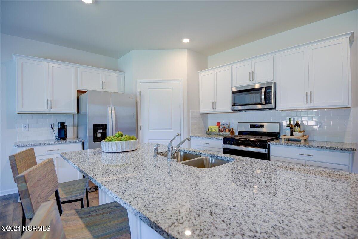 1139 Queensland Lane Property Photo 14
