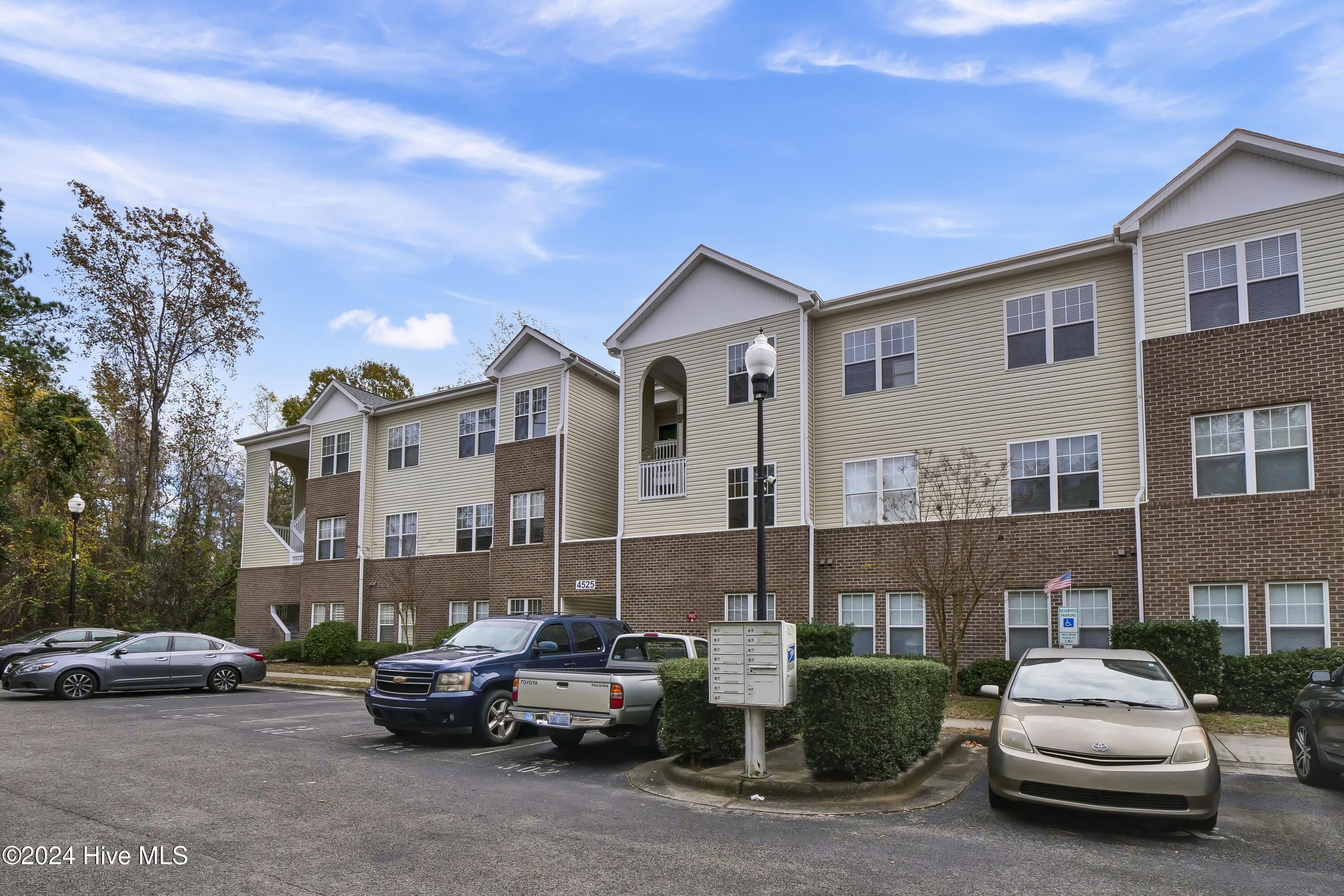 4525 Sagedale Drive Unit 302 Property Photo 2
