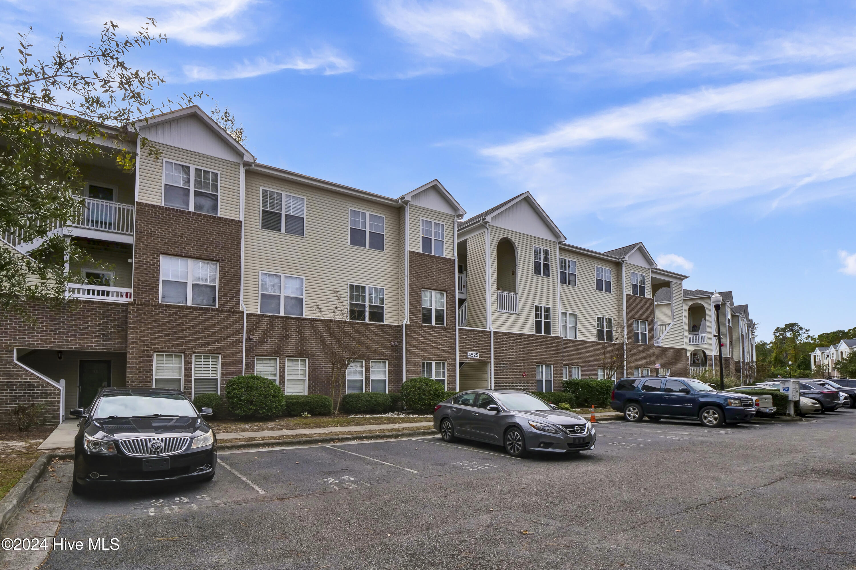 4525 Sagedale Drive Unit 302 Property Photo 3