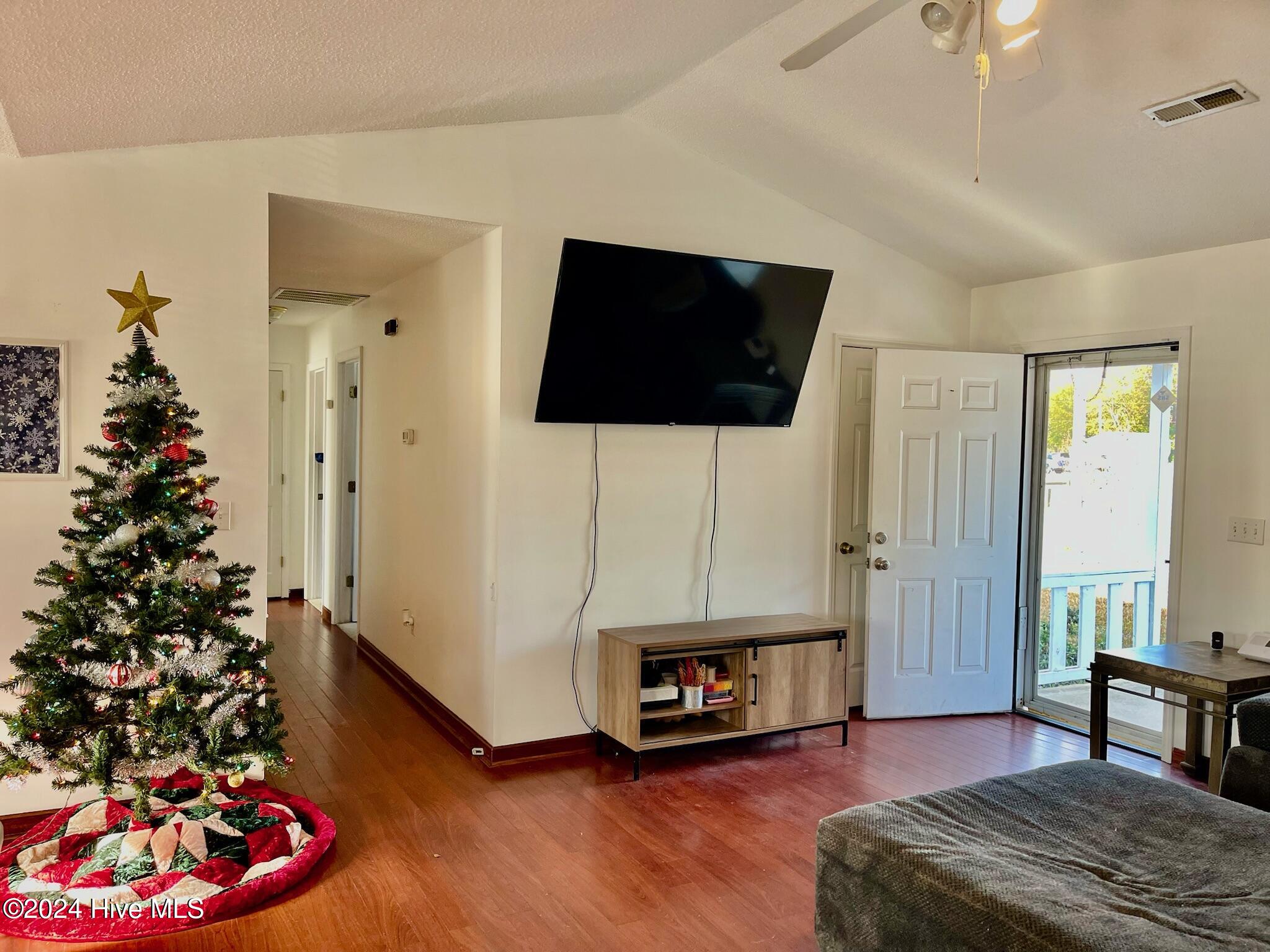 685 Old Cheraw Highway Property Photo 4