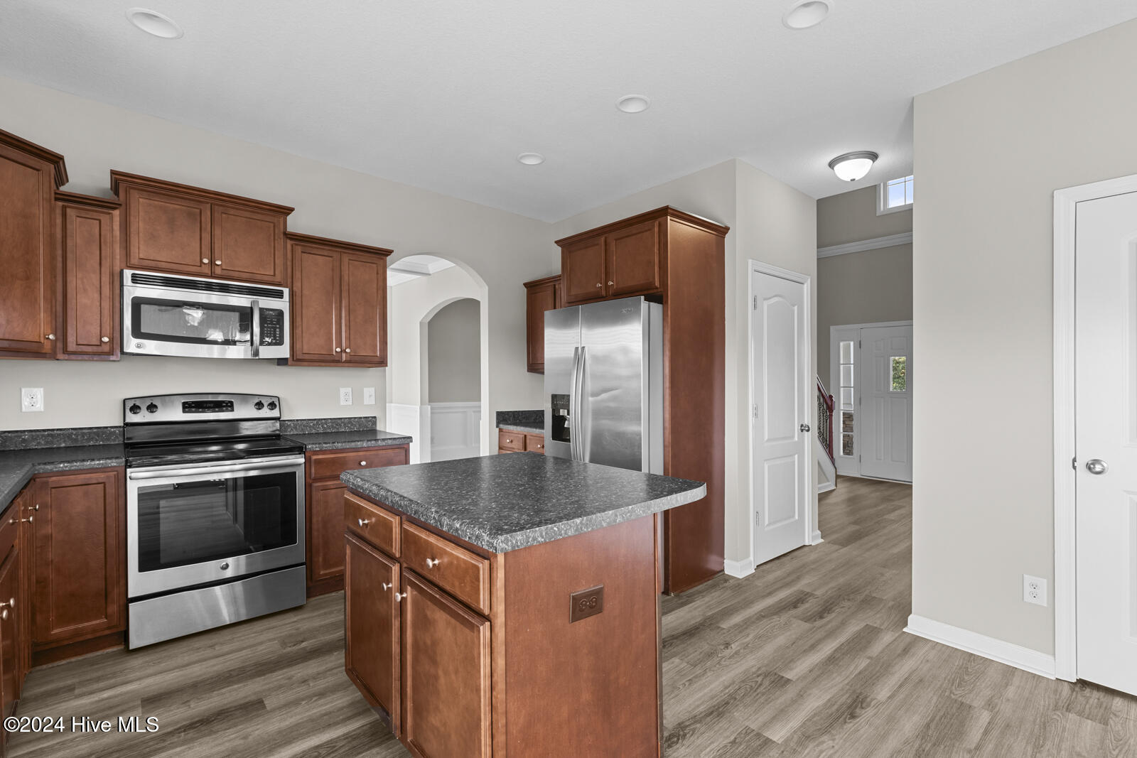 913 Roswell Lane Property Photo 14