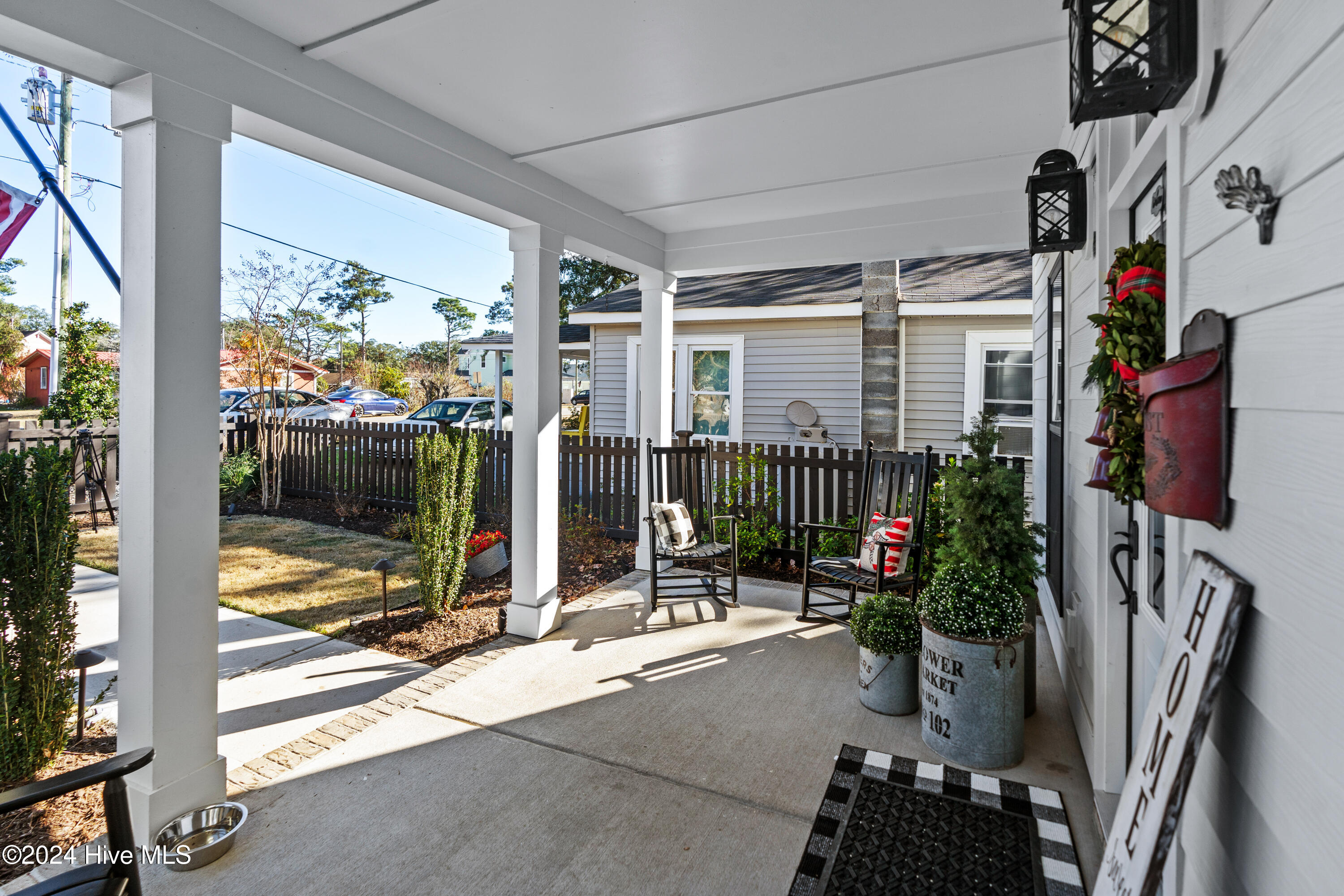 1107 N Caswell Avenue Property Photo 3