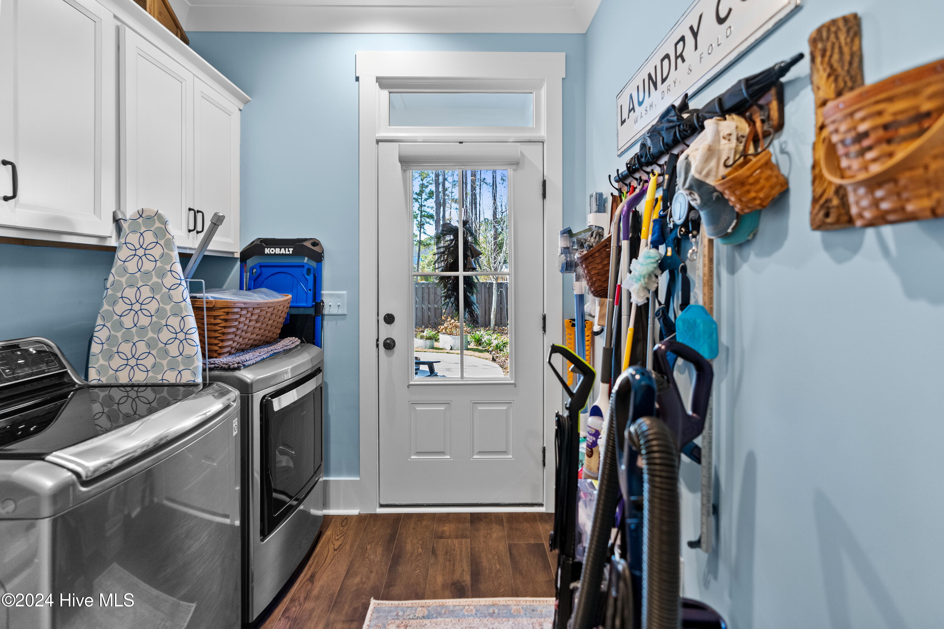 1107 N Caswell Avenue Property Photo 8