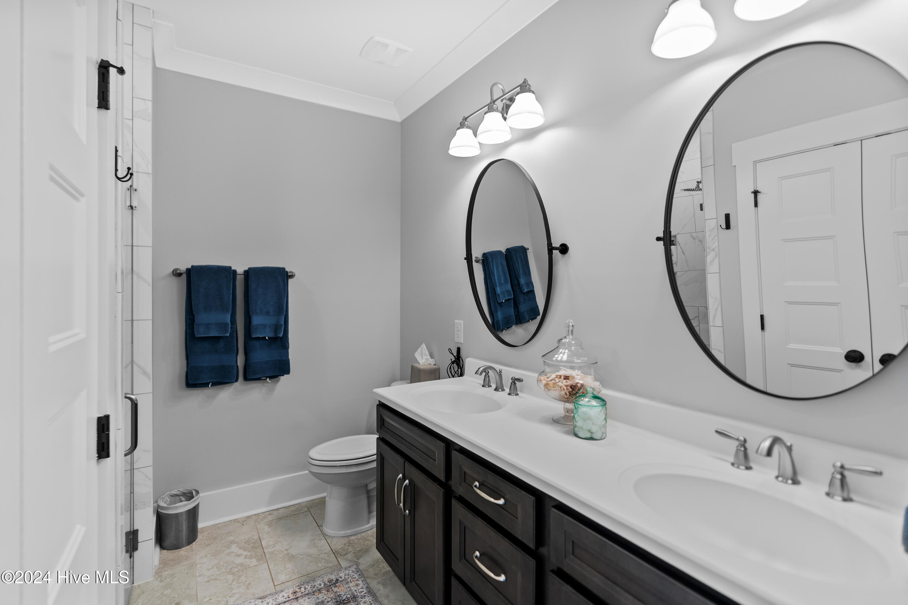 1107 N Caswell Avenue Property Photo 18