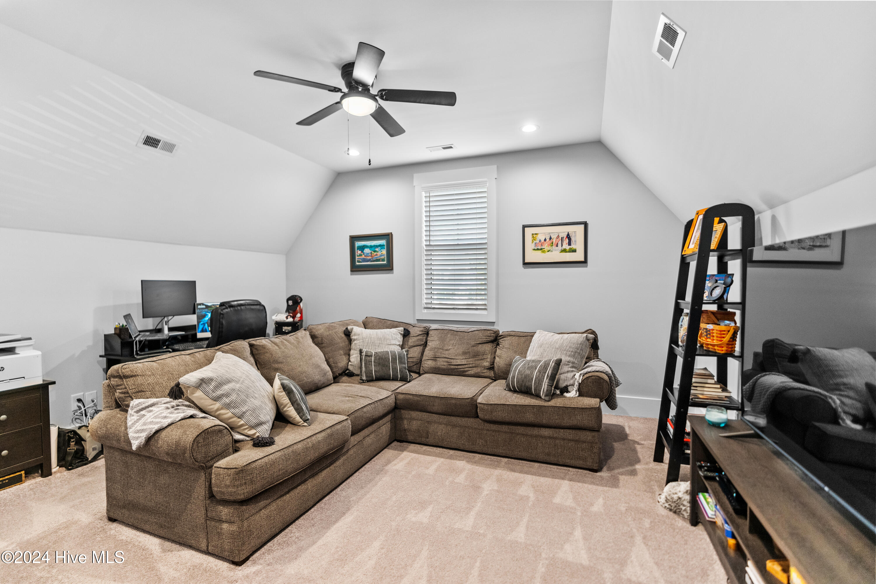 1107 N Caswell Avenue Property Photo 25
