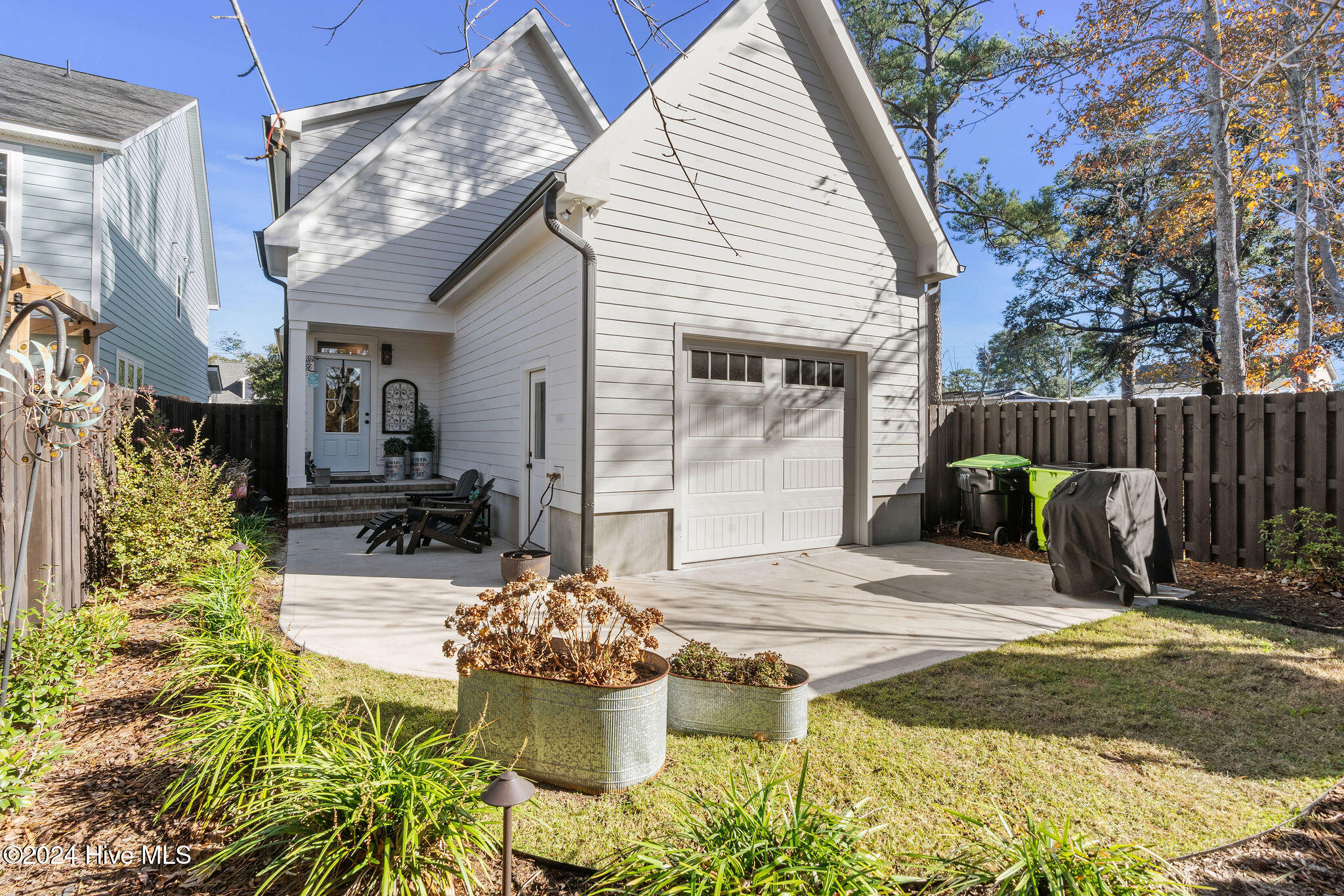 1107 N Caswell Avenue Property Photo 27