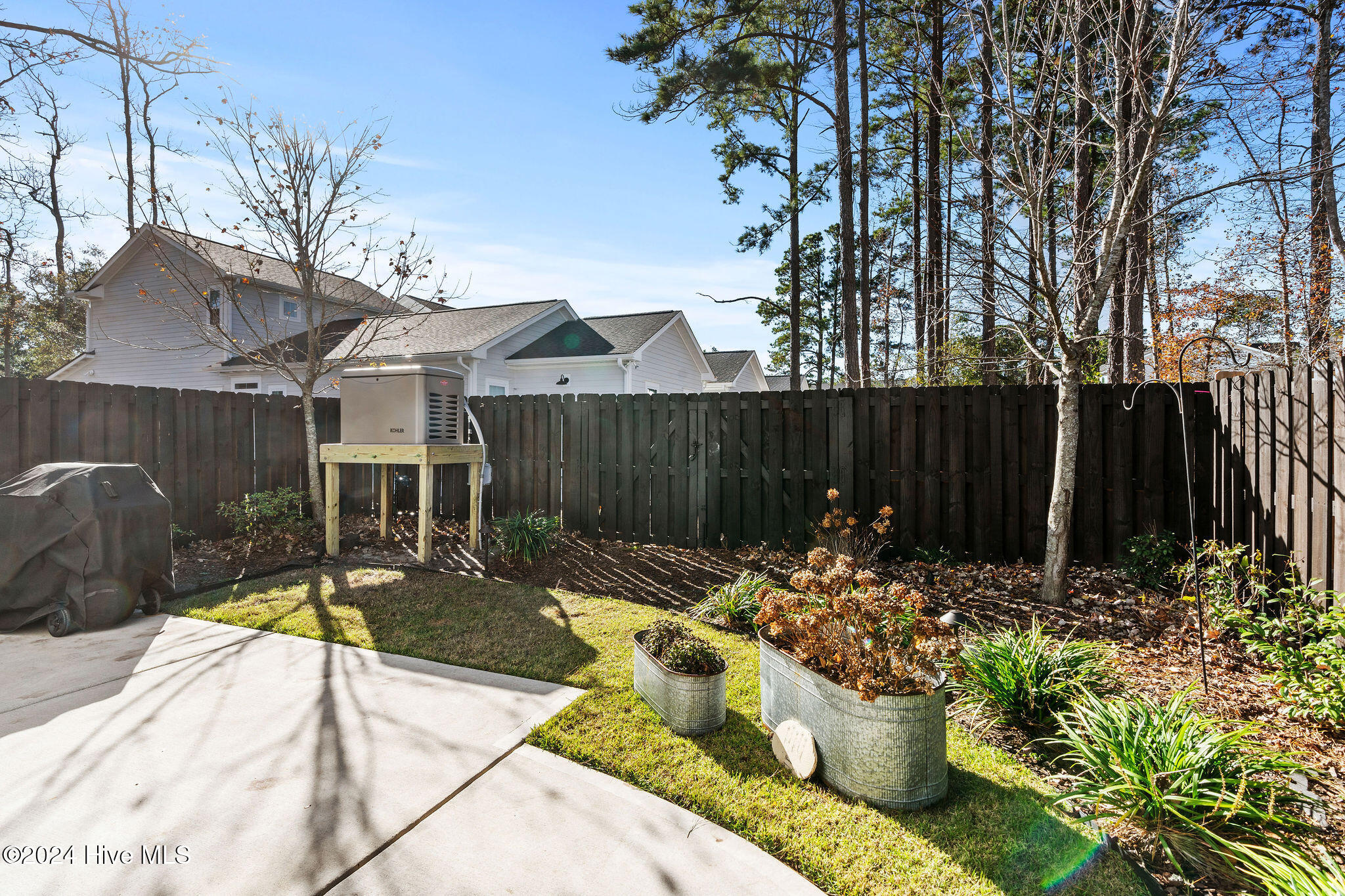 1107 N Caswell Avenue Property Photo 28